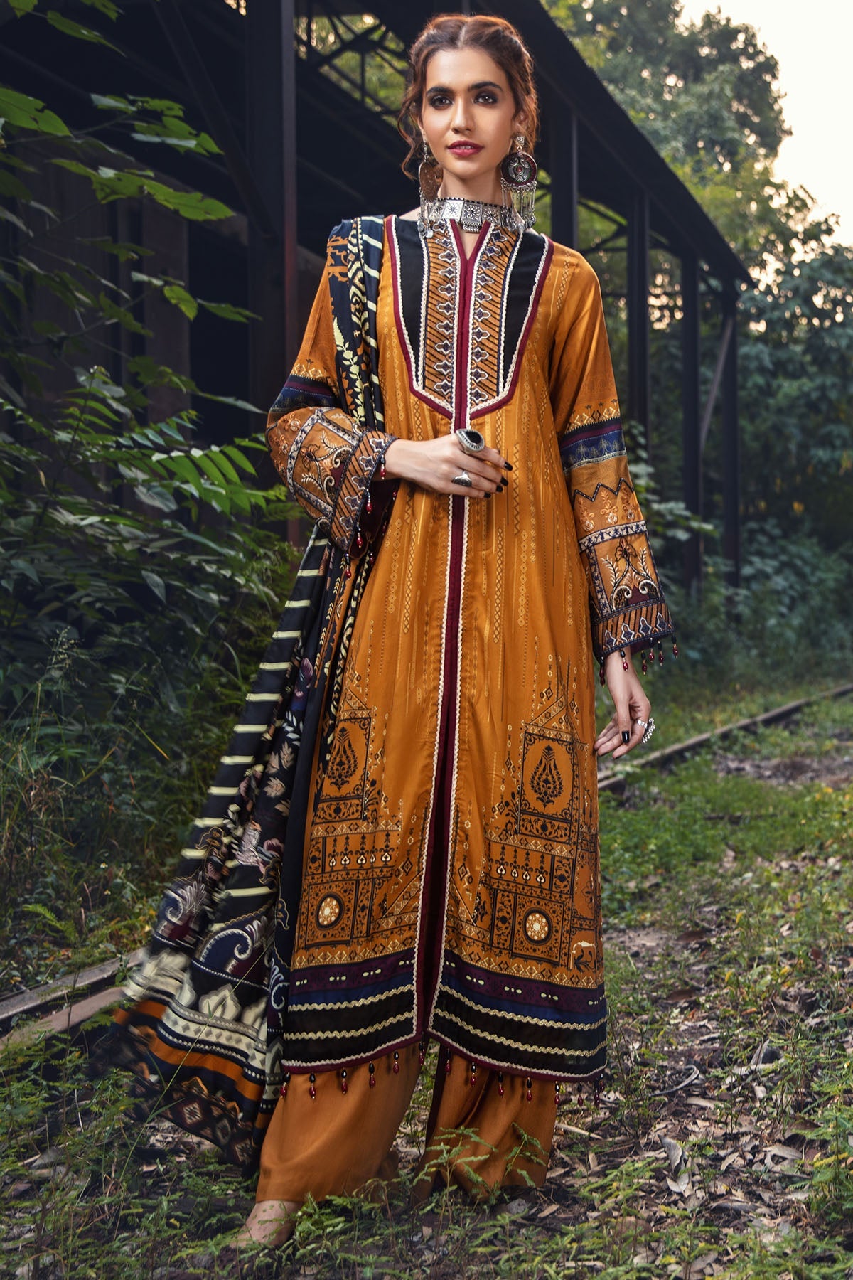 2631-MEDALLION DIGITAL PRINTED LINEN UNSTITCHED