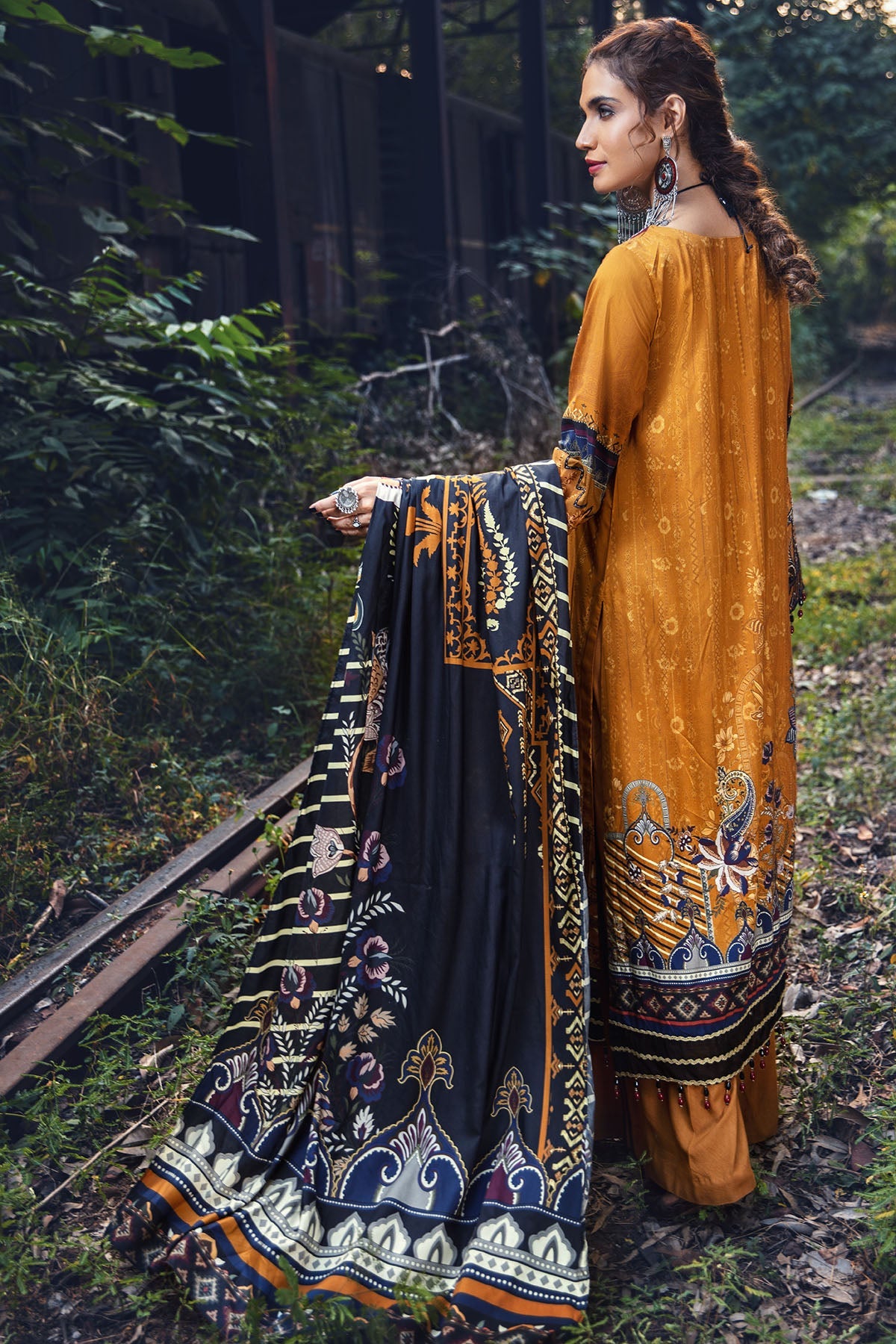 2631-MEDALLION DIGITAL PRINTED LINEN UNSTITCHED
