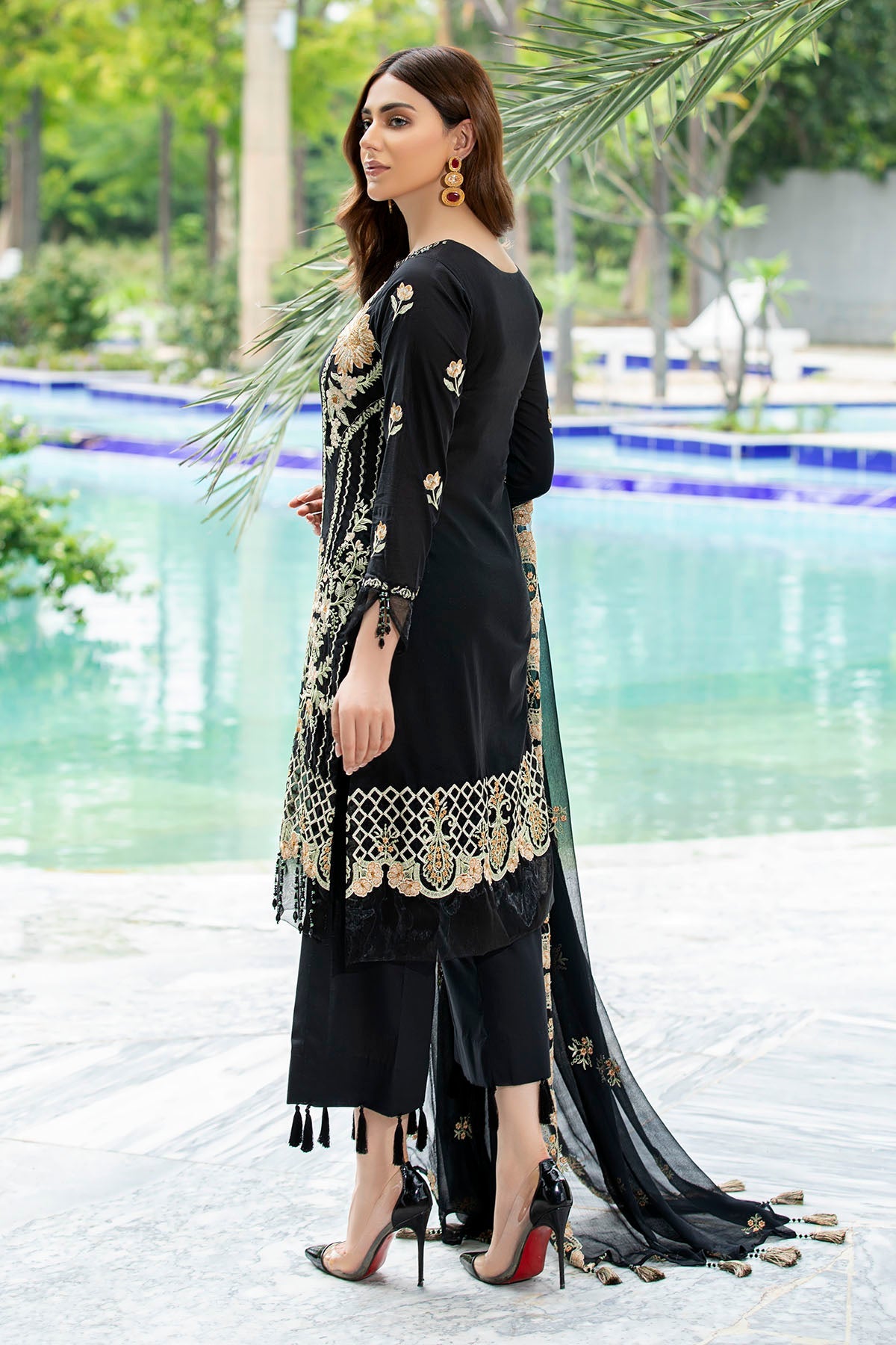 2587-ONYX EMBROIDERED LAWN UNSTITCHED