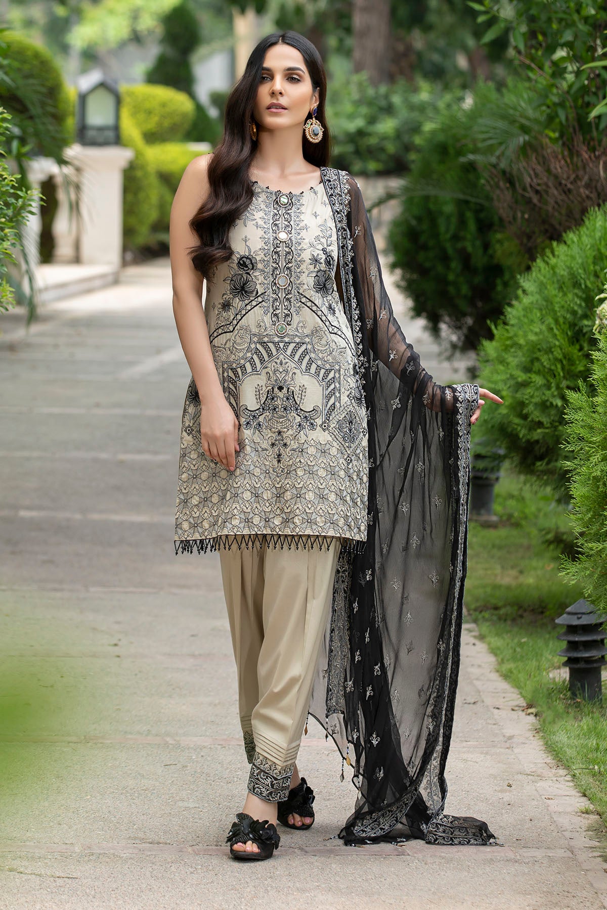 2593-CHROME-WHITE EMBROIDERED LAWN UNSTITCHED