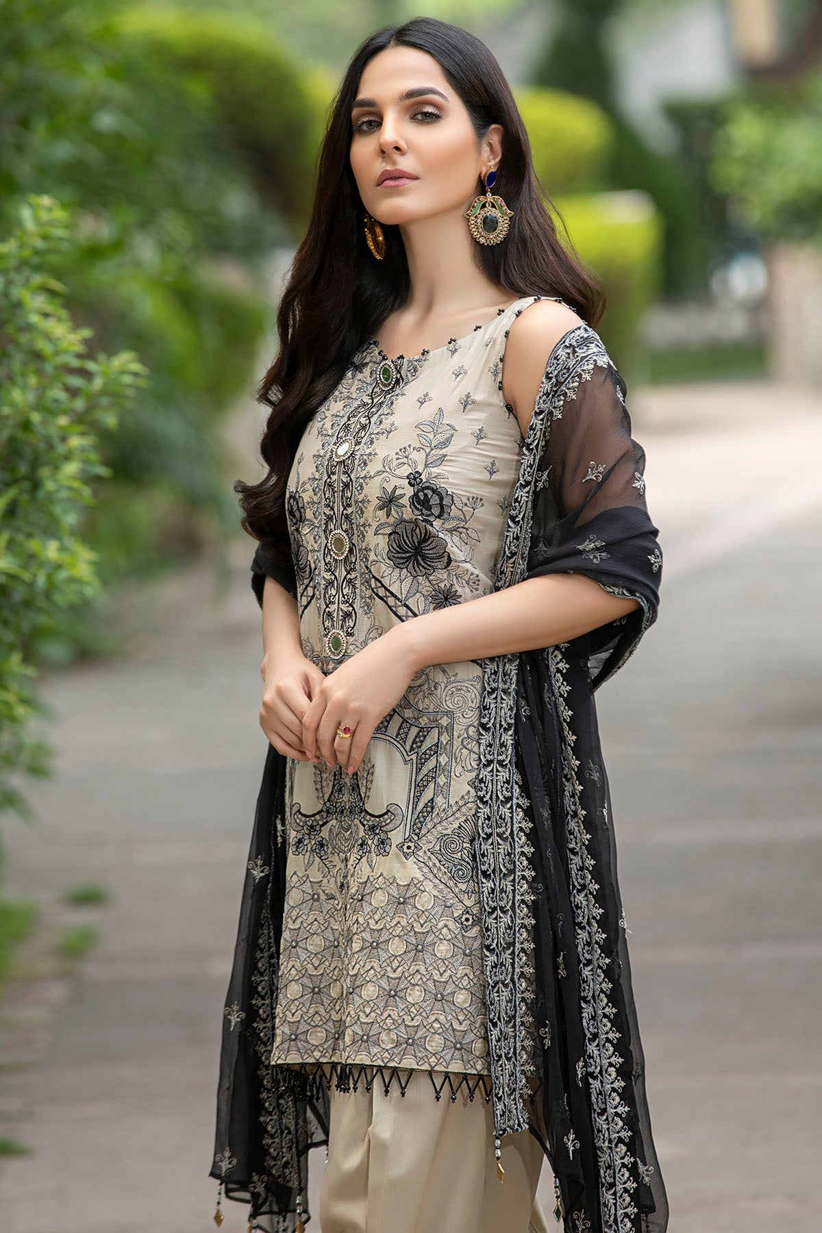 2593-CHROME-WHITE EMBROIDERED LAWN UNSTITCHED