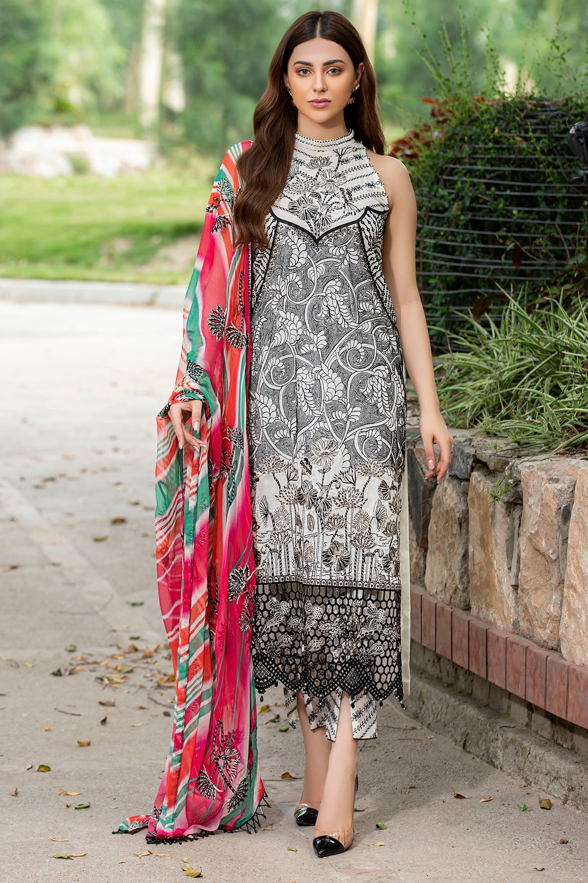 2583-WHITE-LINEN EMBROIDERED LAWN UNSTITCHED
