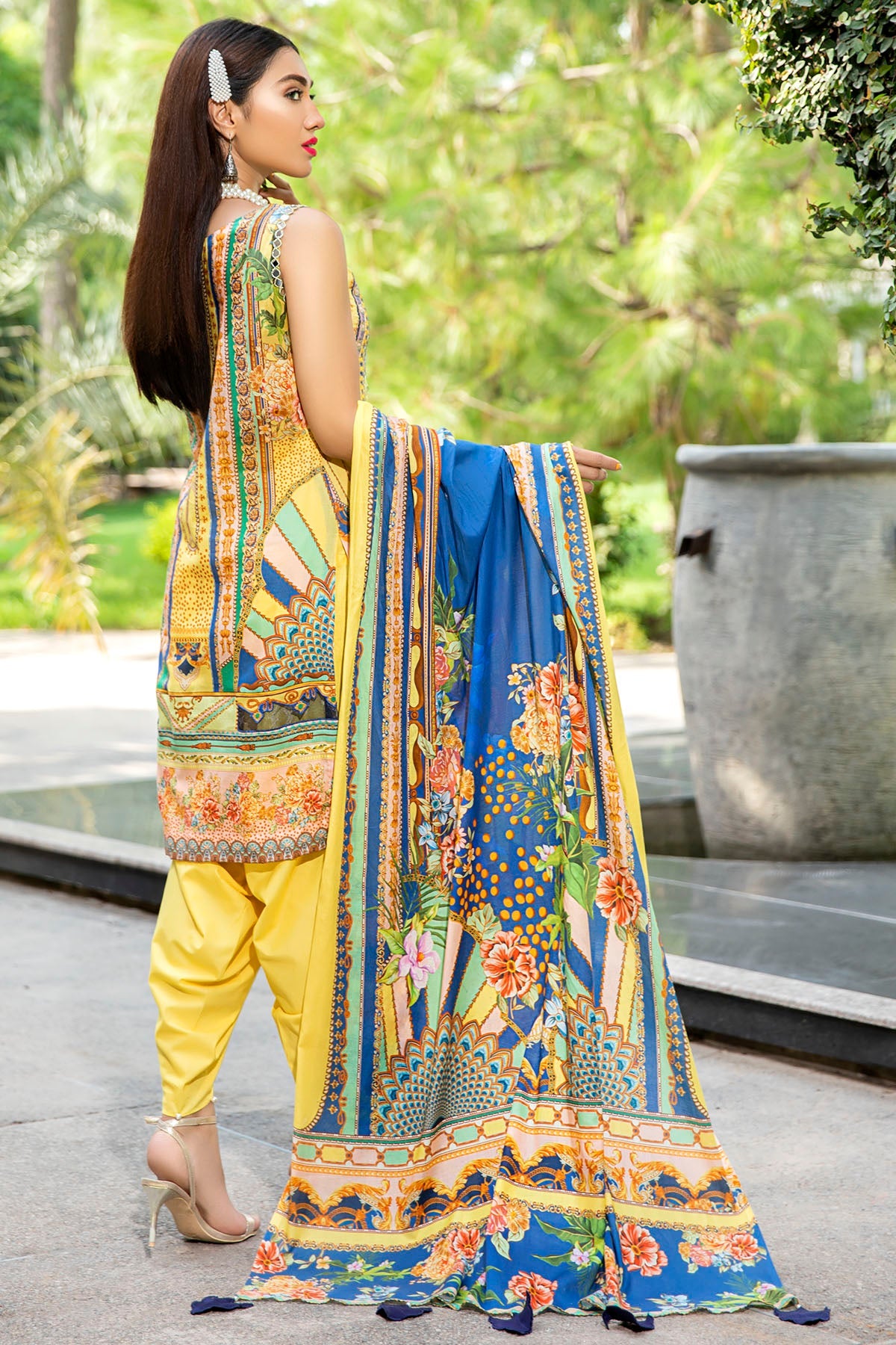 2553-VEGAS-GOLD DIGITAL PRINTED LAWN UNSTITCHED