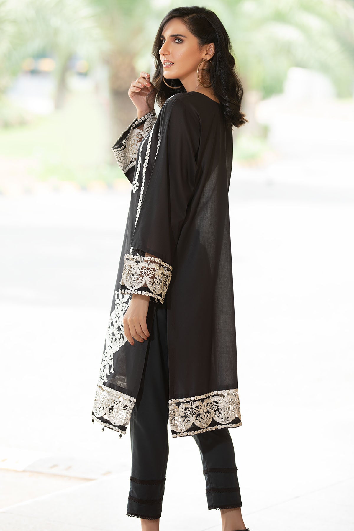 2479-SIAM EMBROIDERED LAWN STITCHED