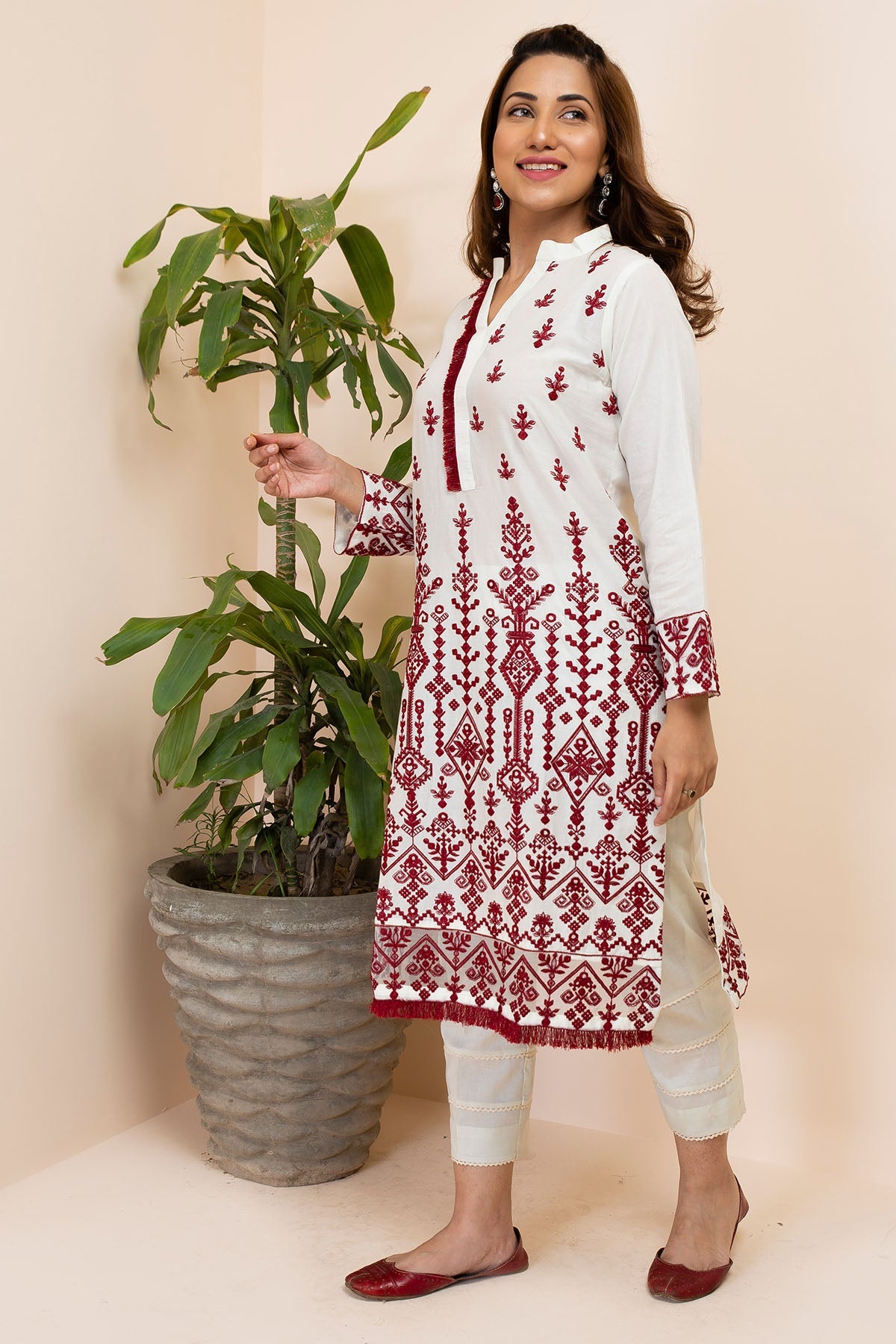 2491-FLORAL-SPRAY EMBROIDERED LAWN STITCHED