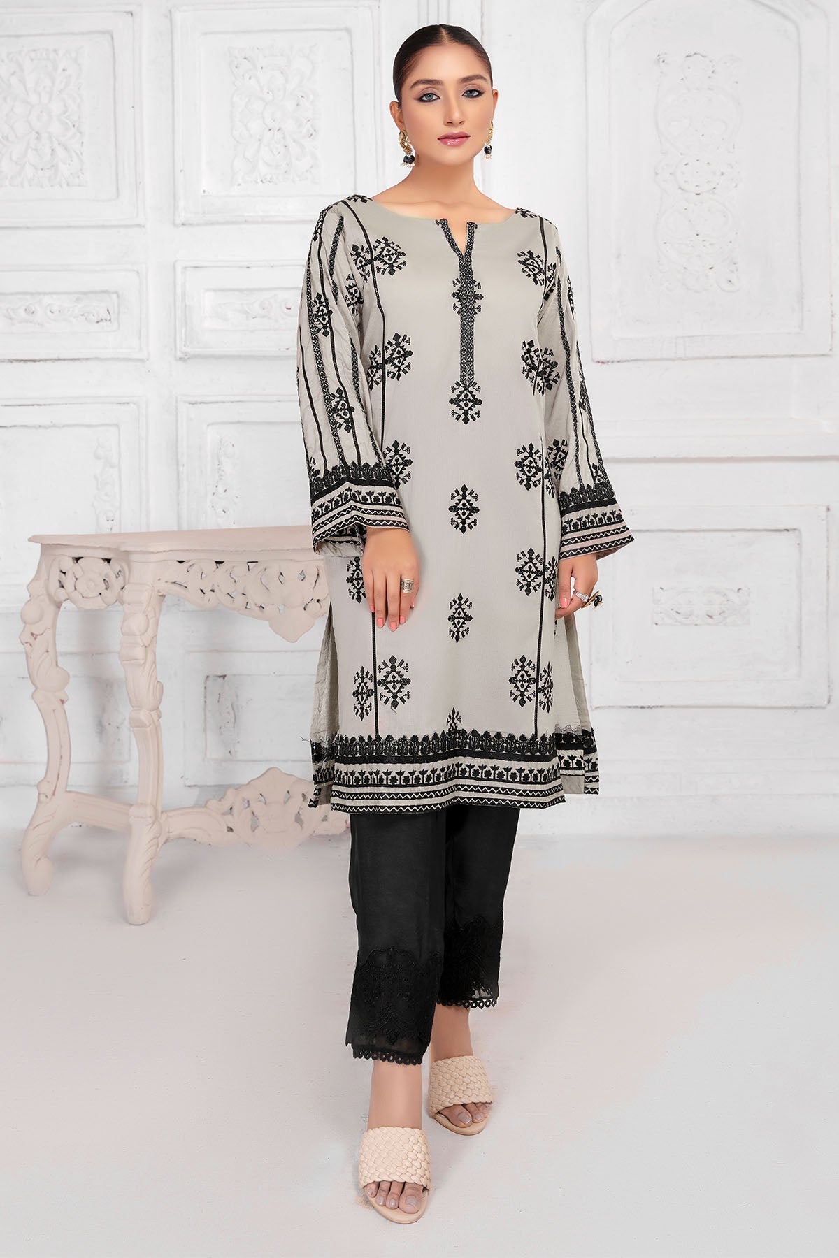 2507-KAMALA EMBROIDERED LAWN STITCHED