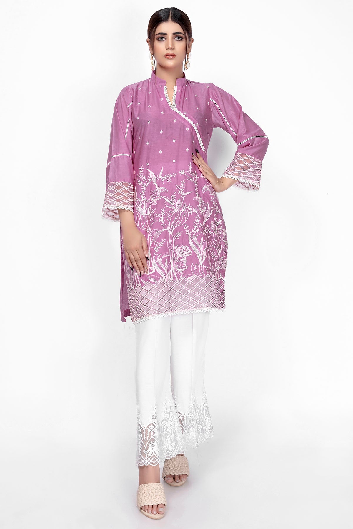 2508-PERUVIAN-LILY EMBROIDERED LAWN STITCHED