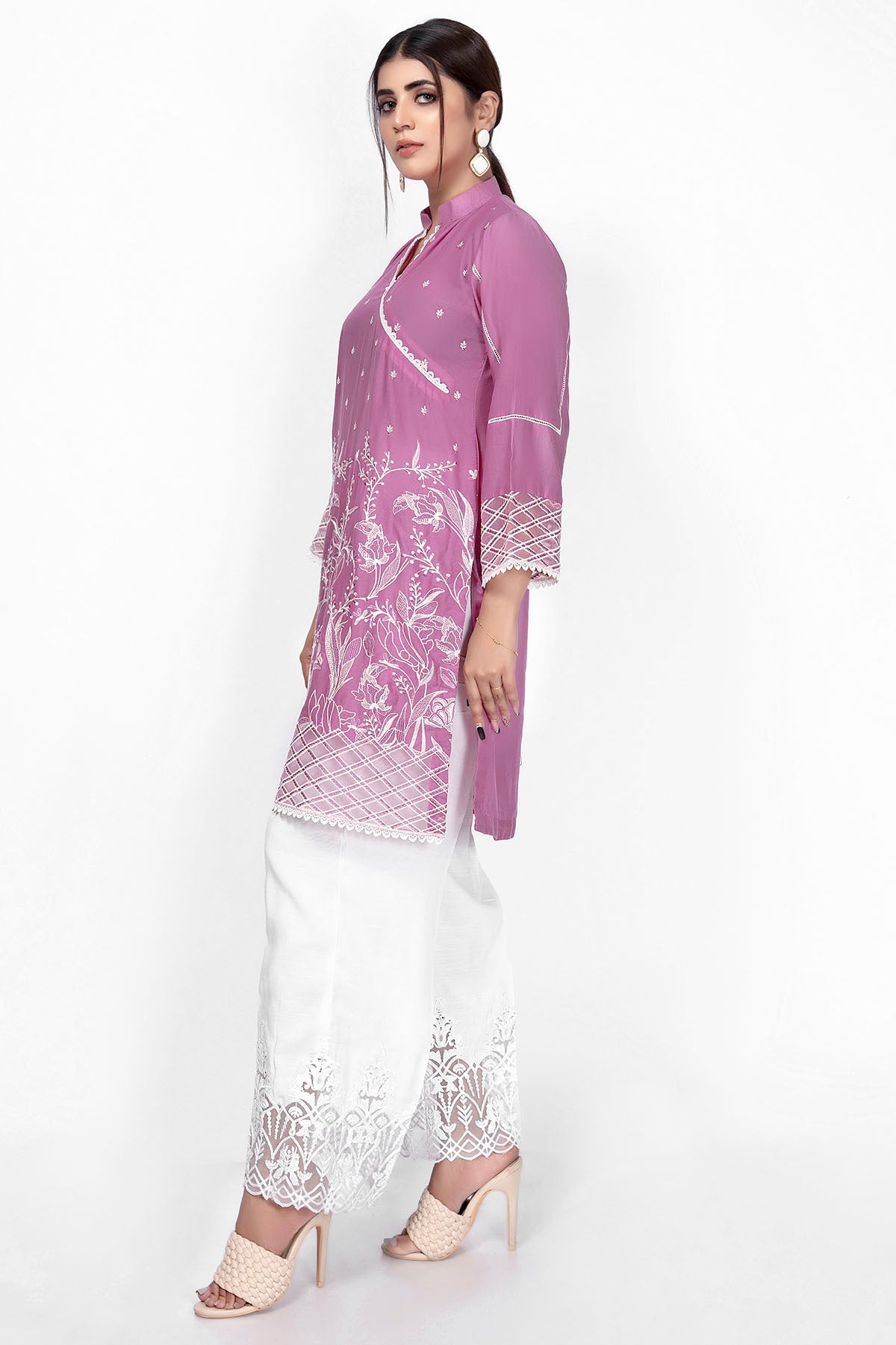 2508-PERUVIAN-LILY EMBROIDERED LAWN STITCHED