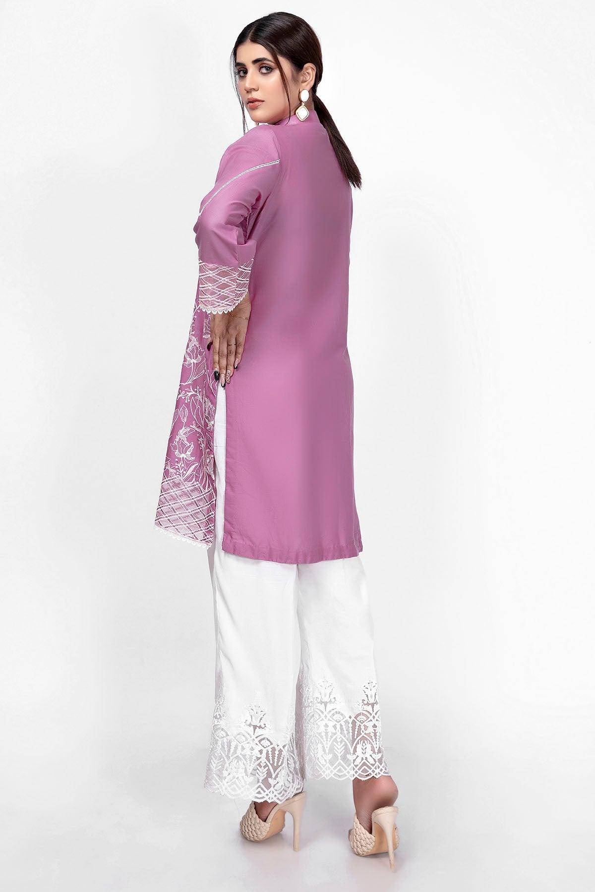 2508-PERUVIAN-LILY EMBROIDERED LAWN STITCHED
