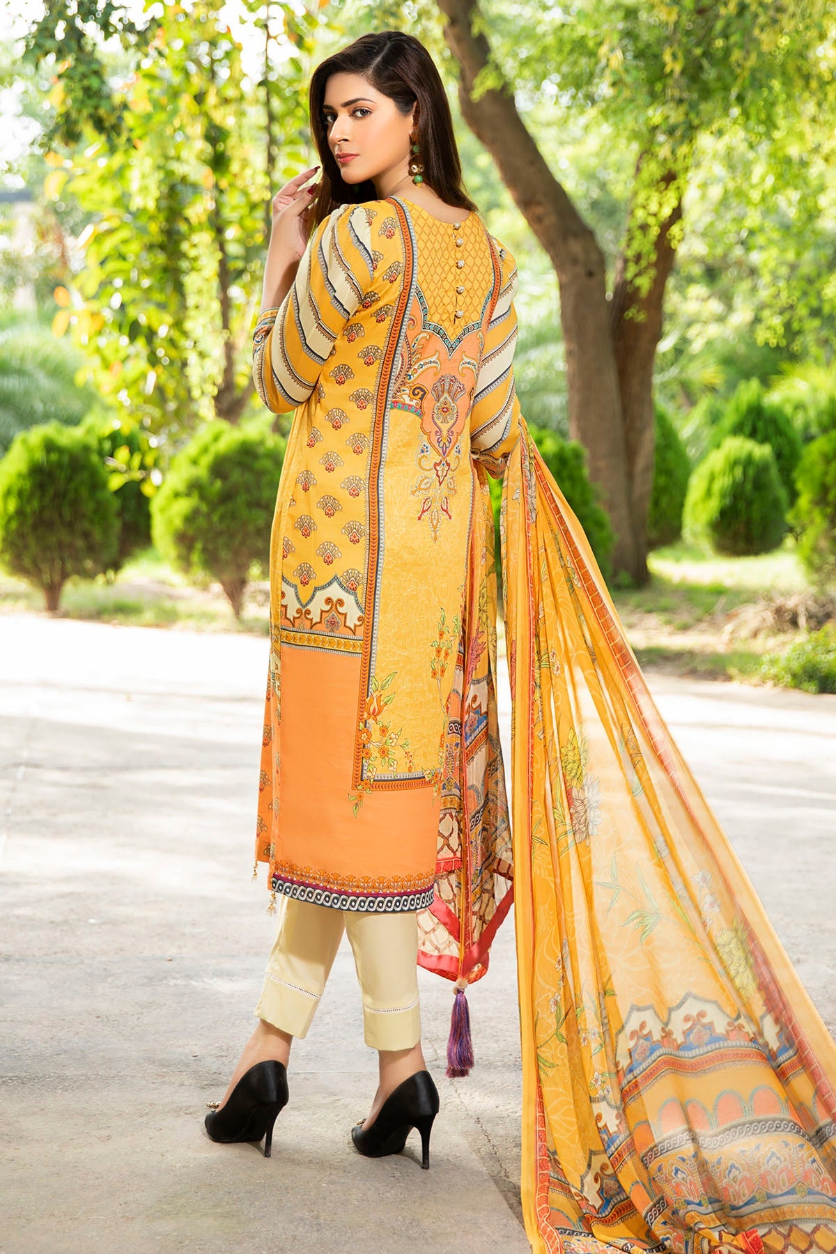 2548-SOFT-YELLOW DIGITAL PRINTED LAWN UNSTITCHED