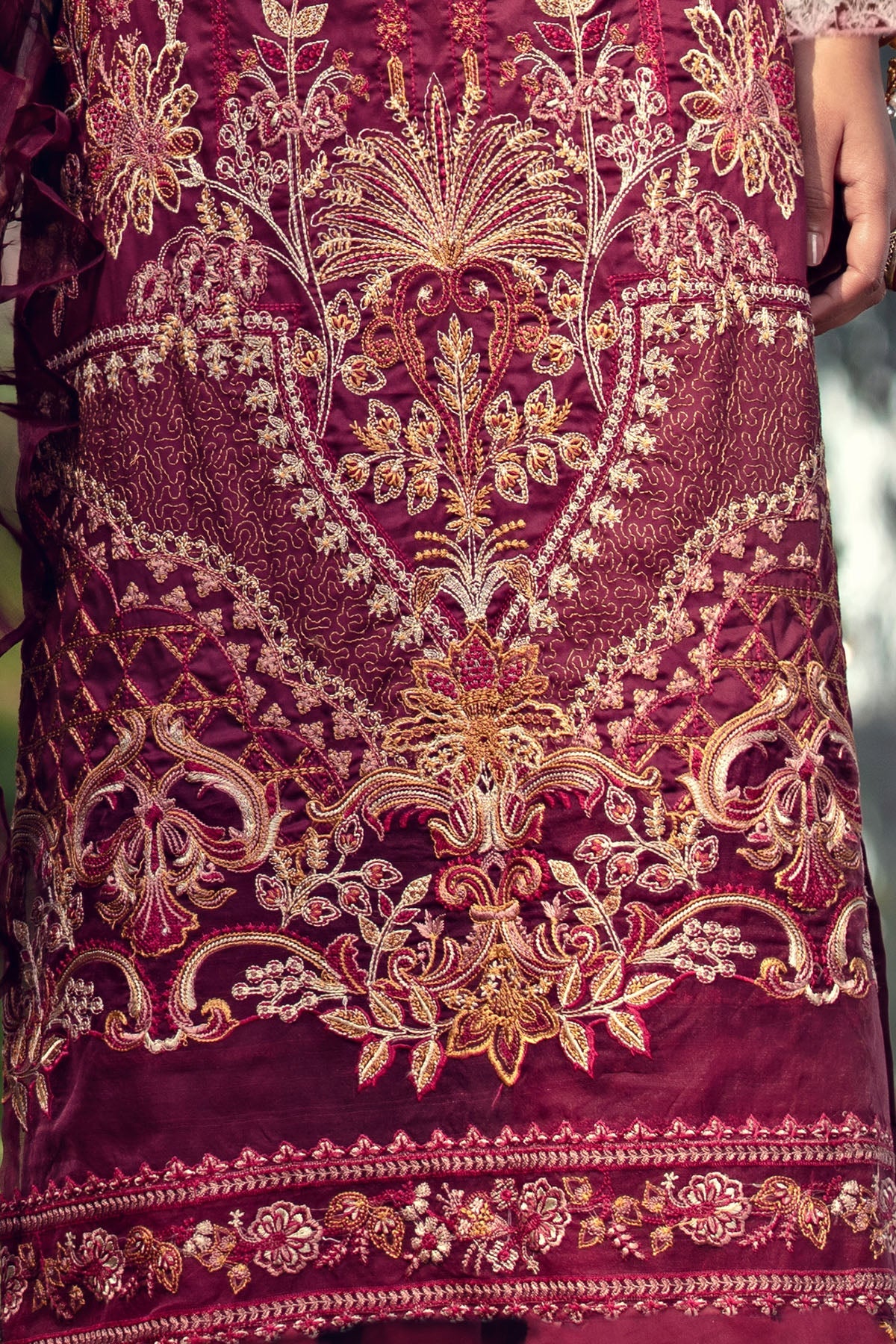 2793-DHALIA EMBROIDERED LAWN STITCHED
