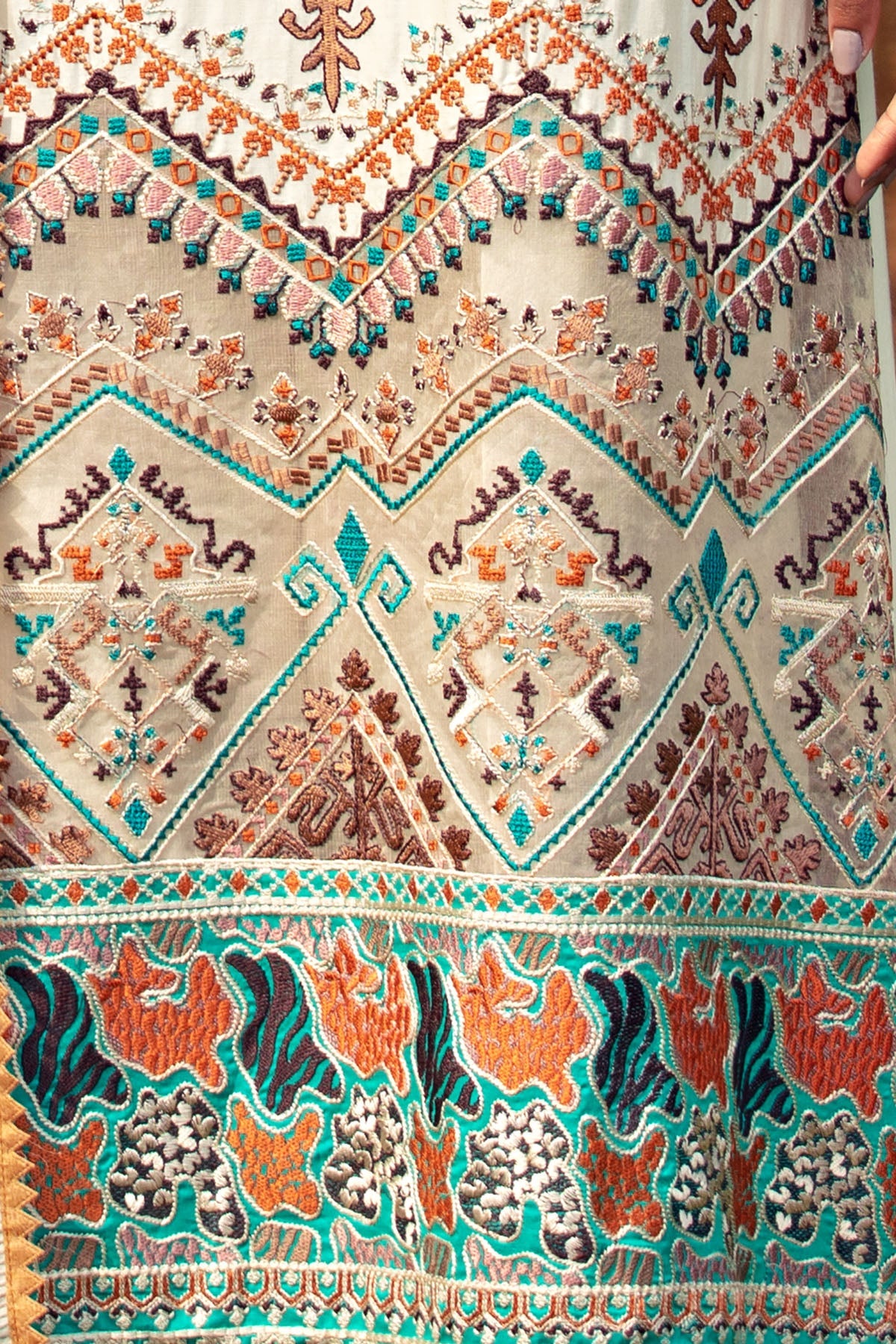 2799-DITSY EMBROIDERED LAWN STITCHED