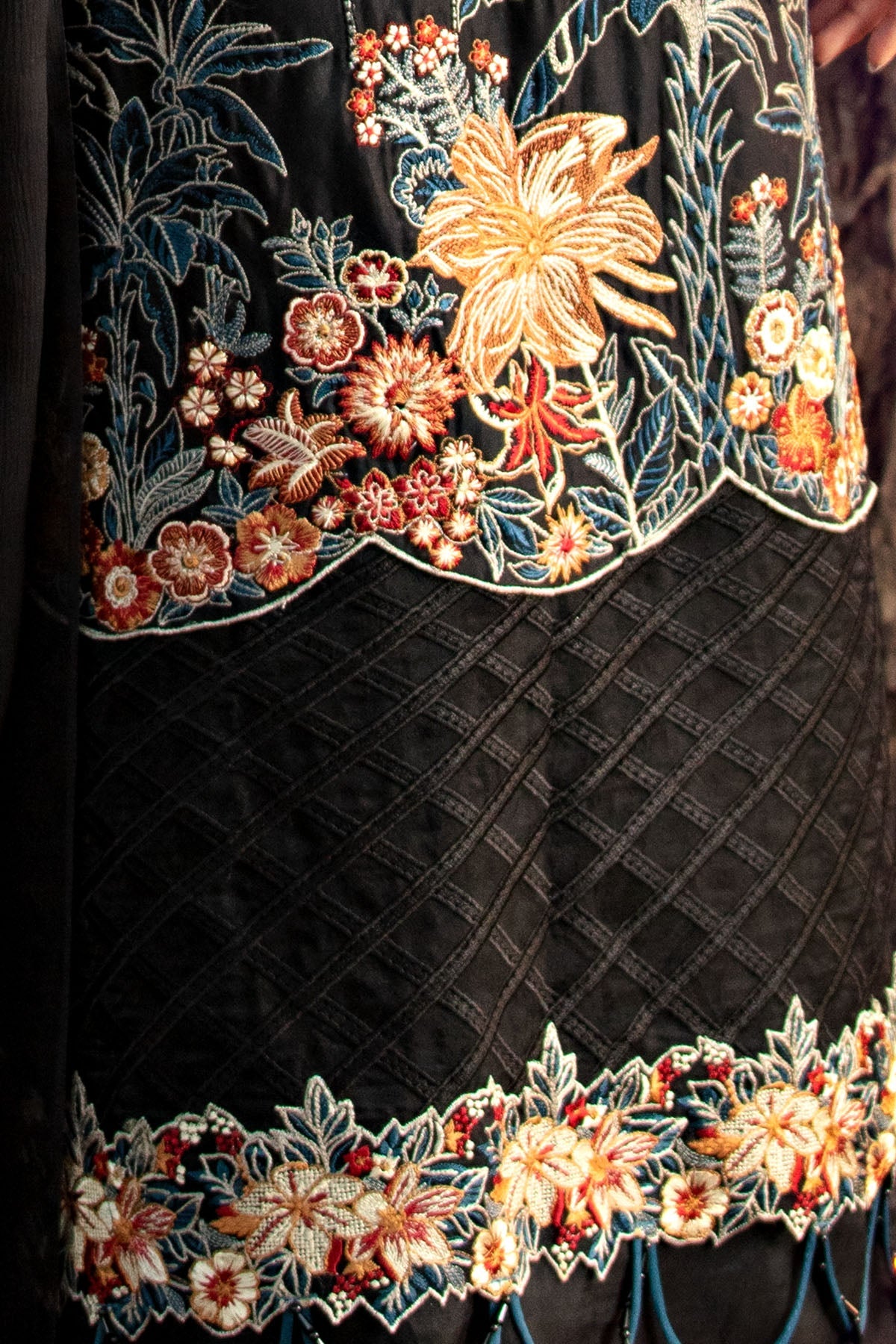 2804-TROPICAL-RAVEN EMBROIDERED LAWN STITCHED