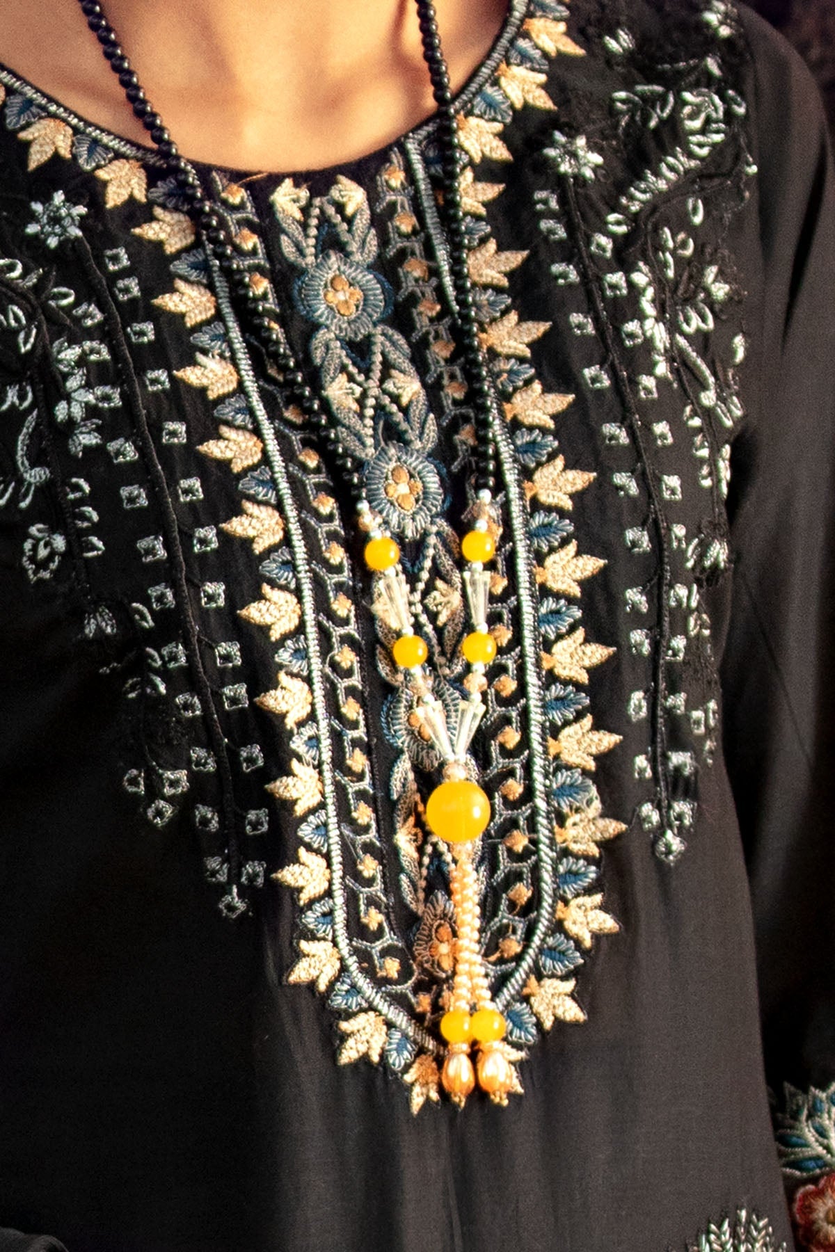 2804-TROPICAL-RAVEN EMBROIDERED LAWN STITCHED
