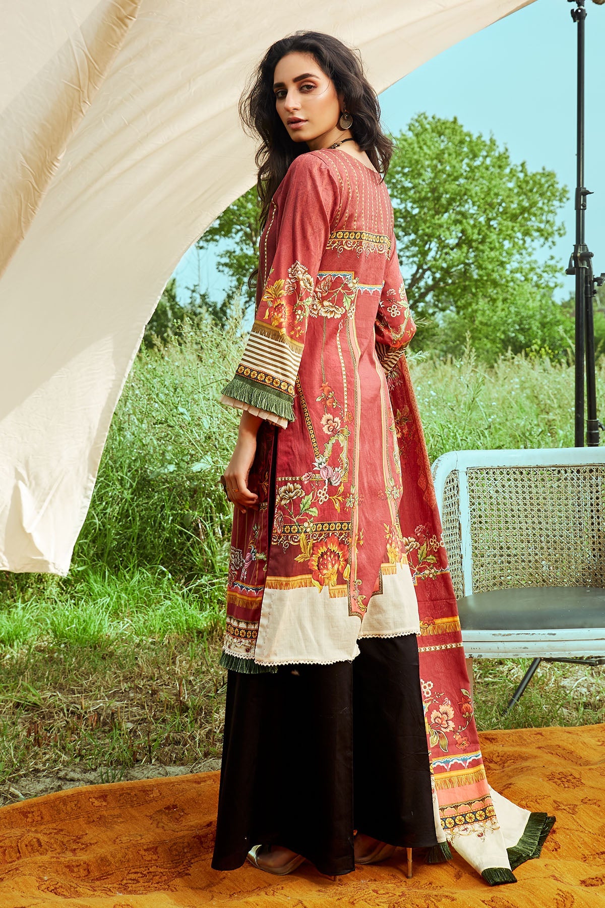 2884-ROYAL-BLOOM DIGITAL PRINTED LAWN UNSTITCHED