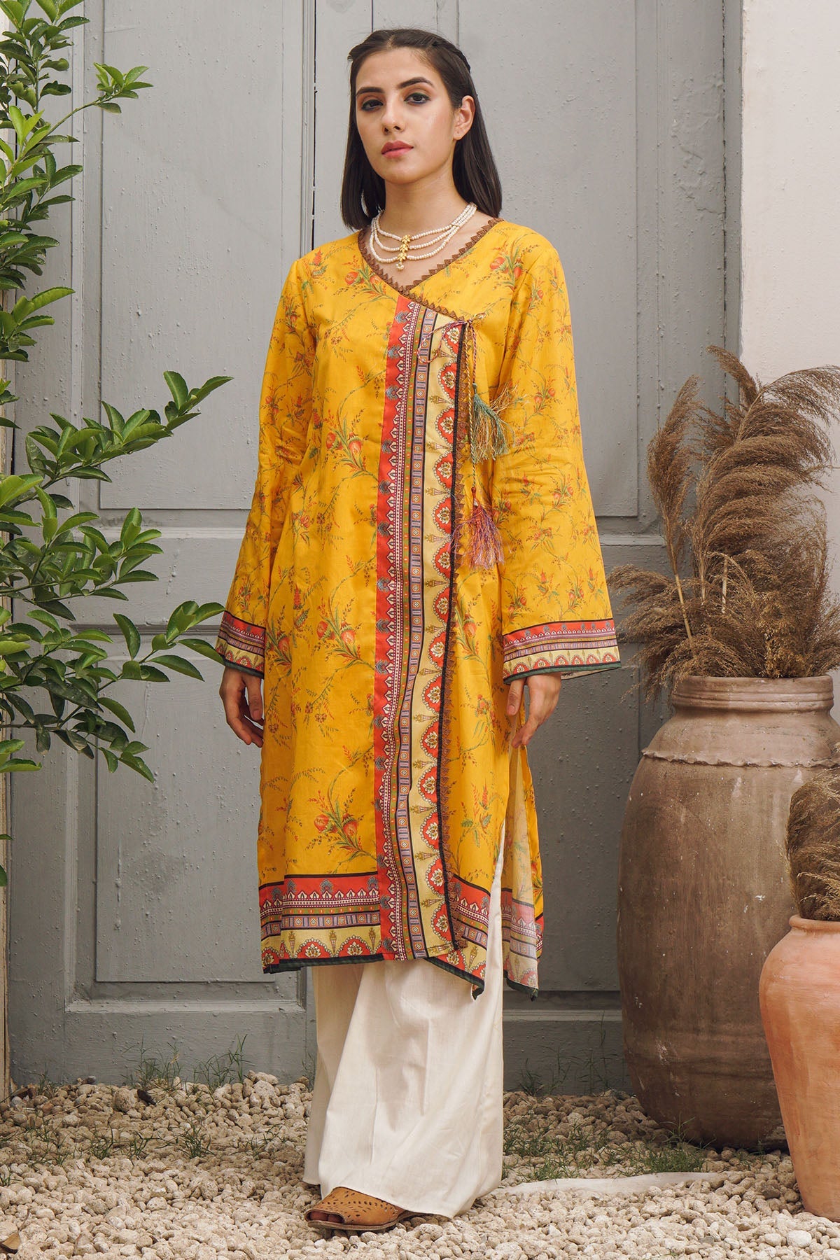 2981-RETRO-FLORAL DIGITAL PRINTED LAWN UNSTITCHED
