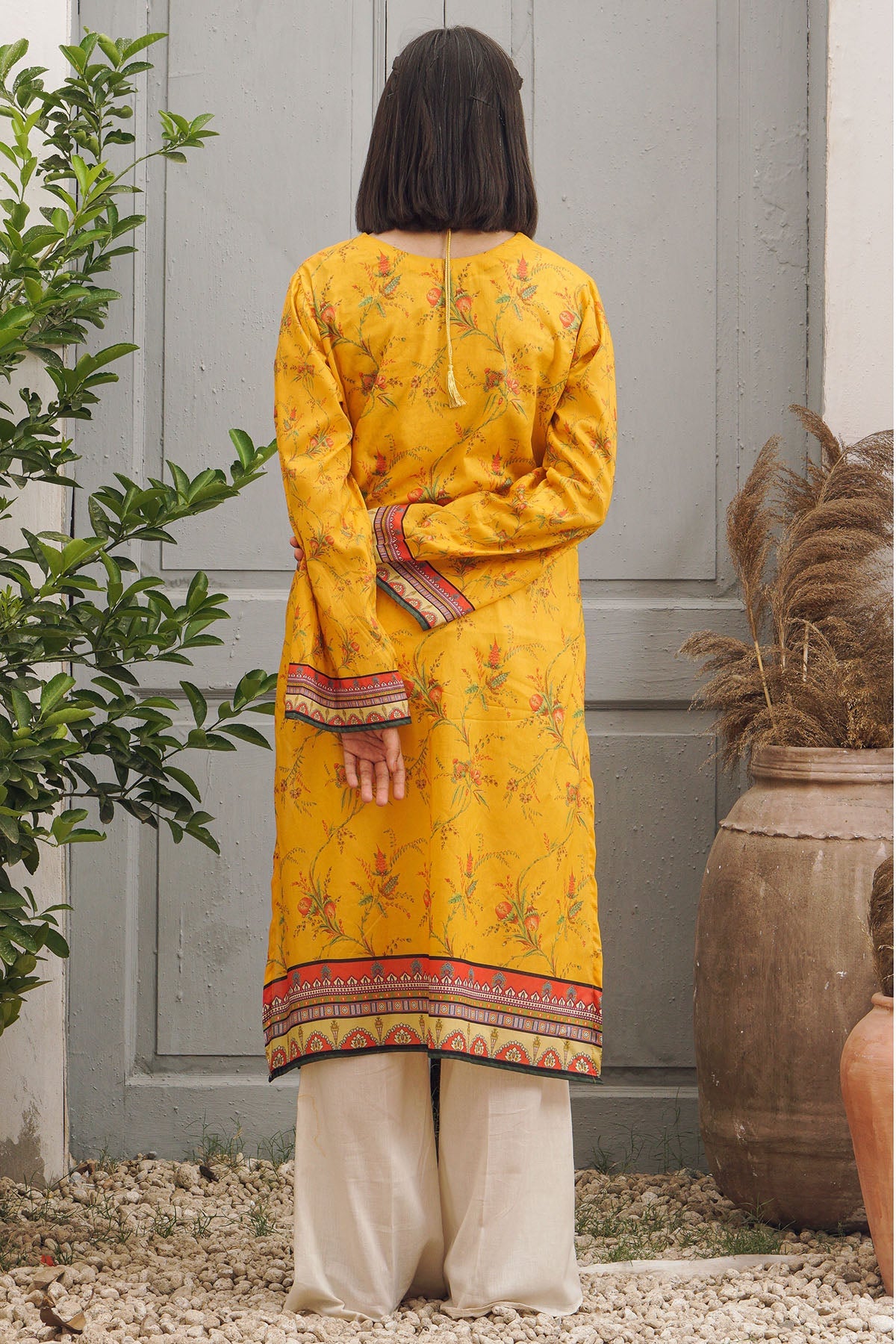 2981-RETRO-FLORAL DIGITAL PRINTED LAWN UNSTITCHED