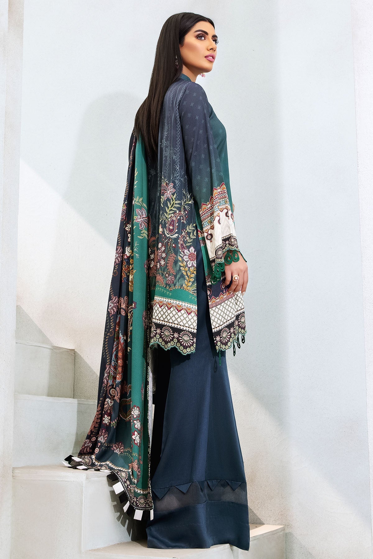 3113-BLUECYAN-HUES DIGITAL PRINTED COTAIL UNSTITCHED