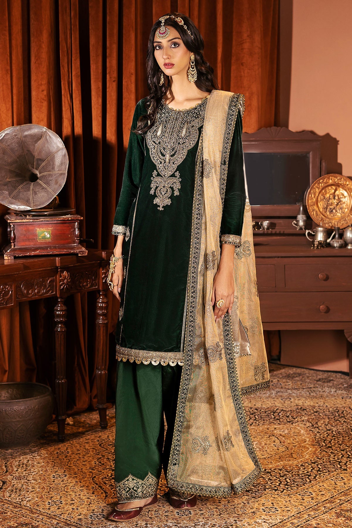 3164-NOOR-JAHAN EMBROIDERED VELVET UNSTITCHED