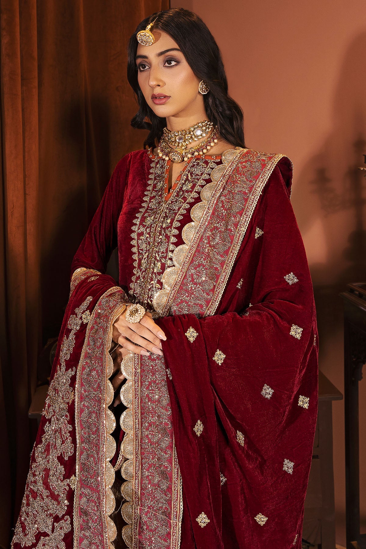 3165-ZIL-E-HUMA EMBROIDERED VELVET UNSTITCHED