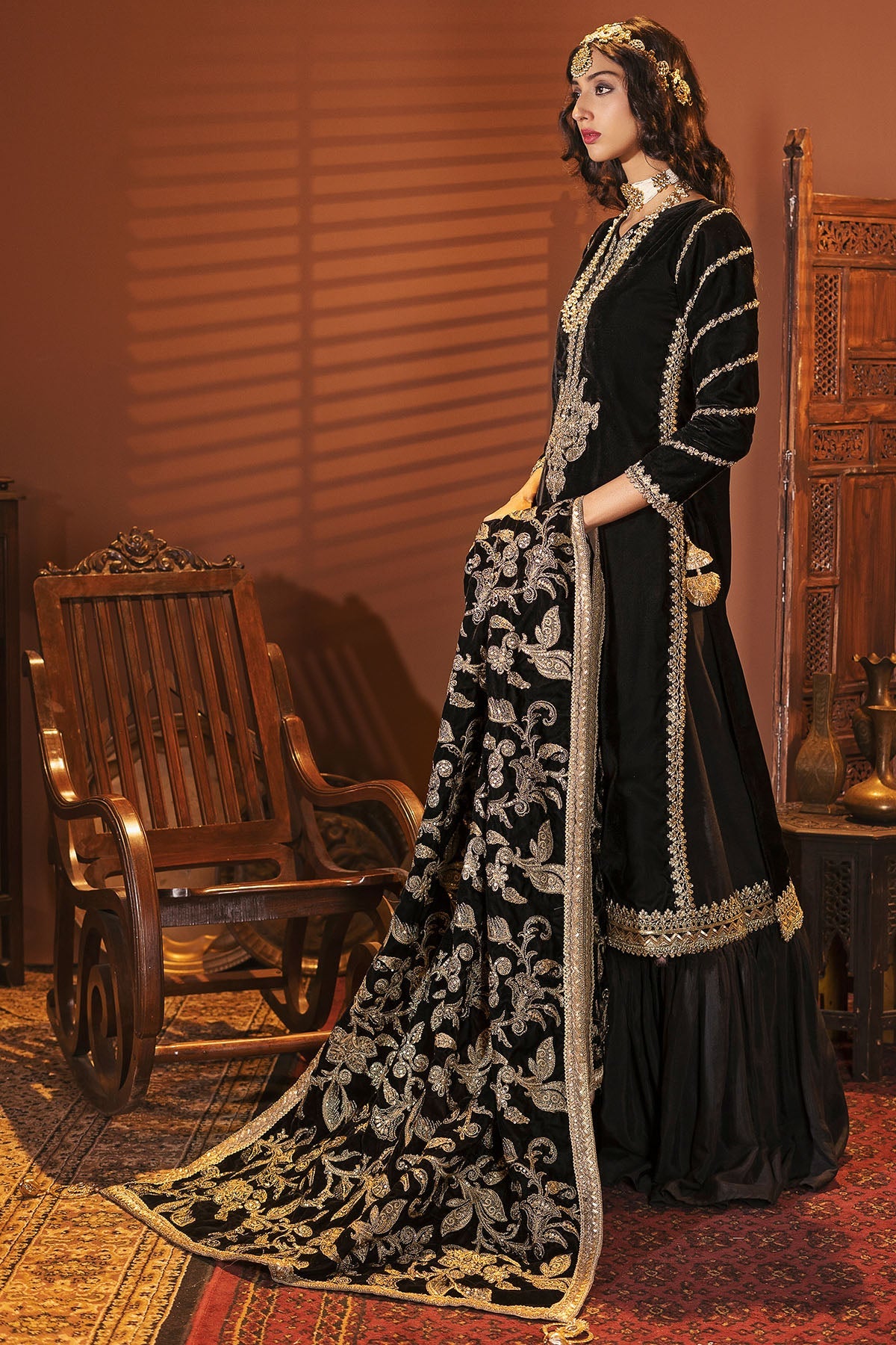 3166-ANJUMAN EMBROIDERED VELVET UNSTITCHED