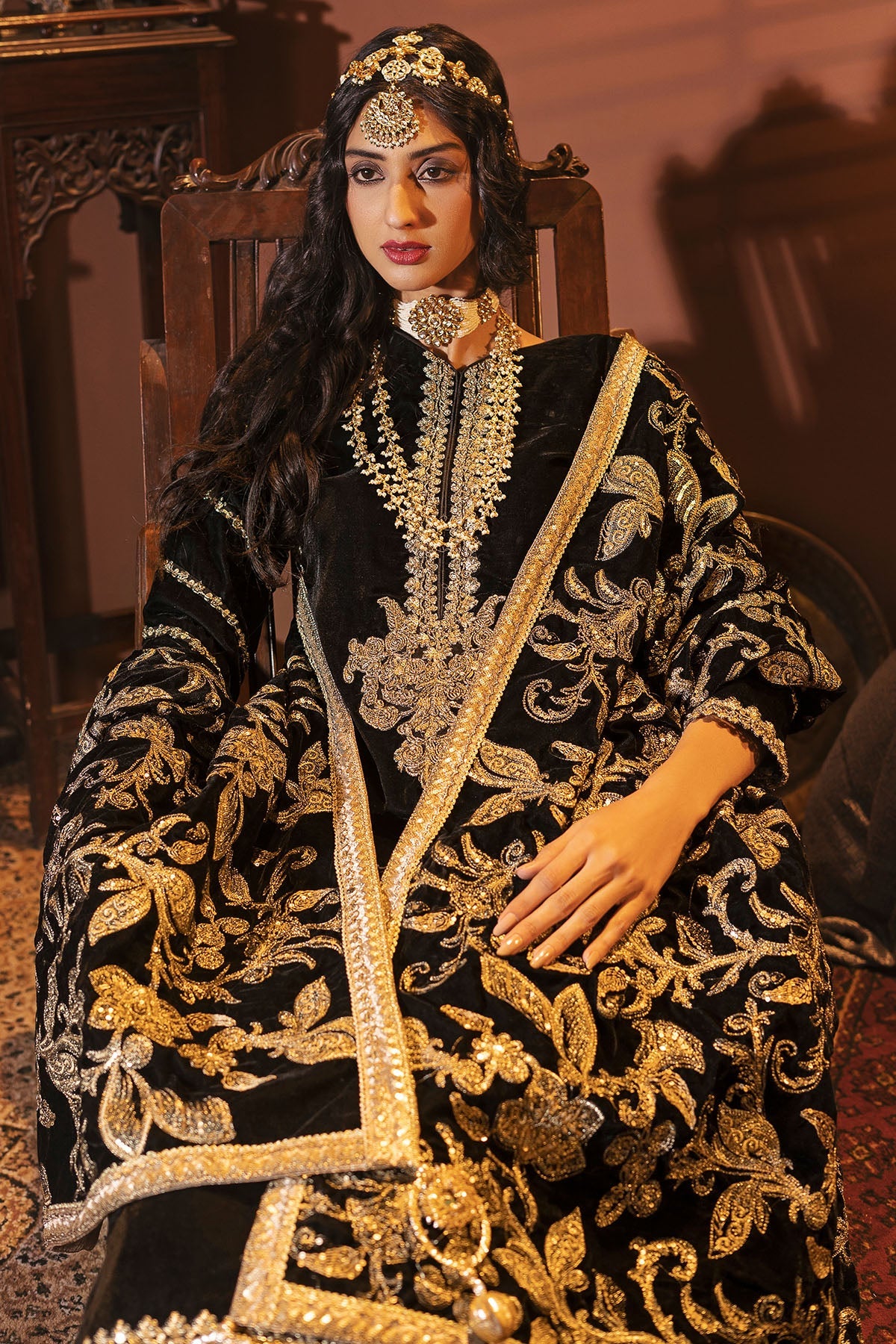 3166-ANJUMAN EMBROIDERED VELVET UNSTITCHED