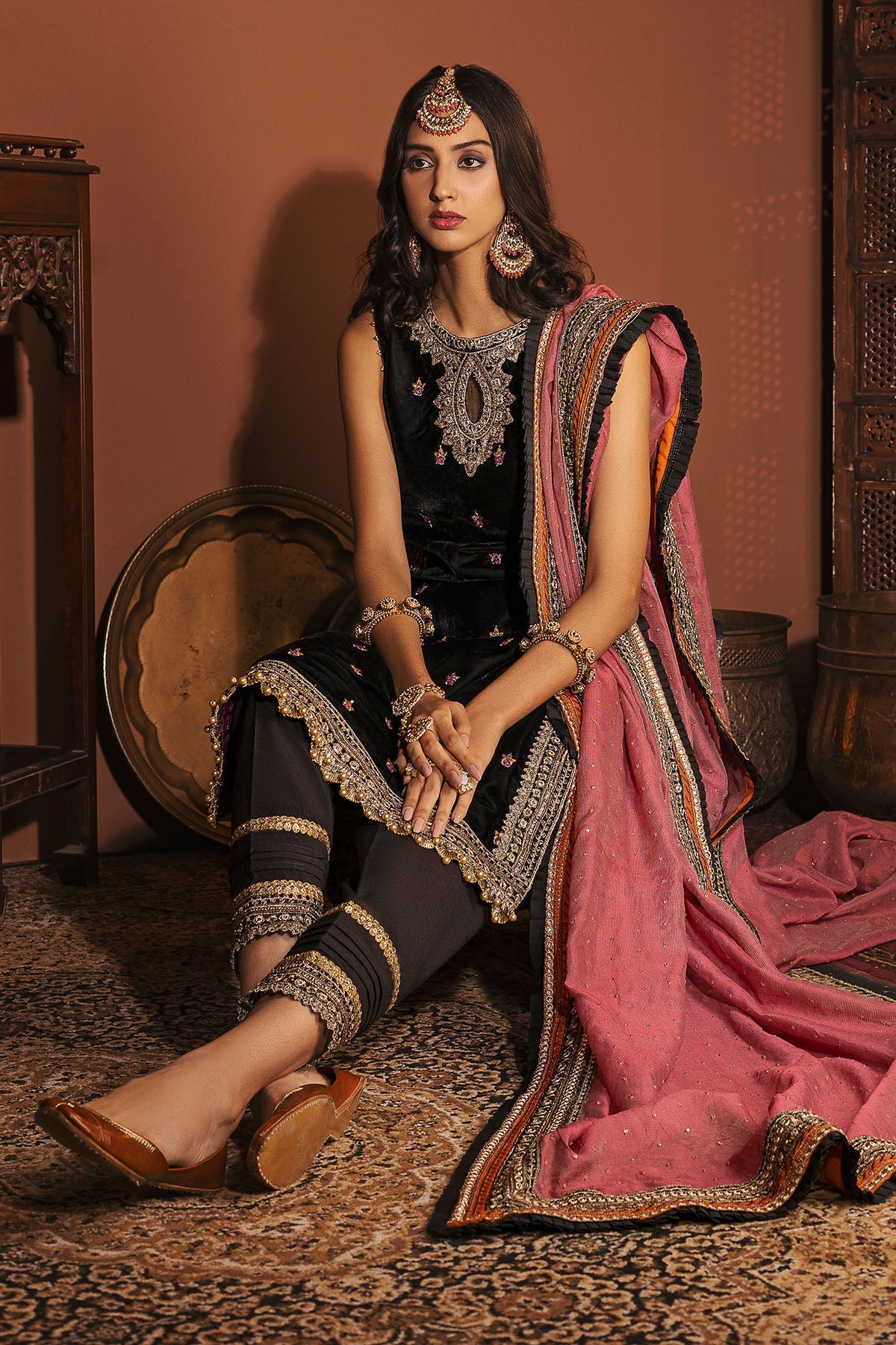 3170-UMME-HAYYAL EMBROIDERED VELVET UNSTITCHED