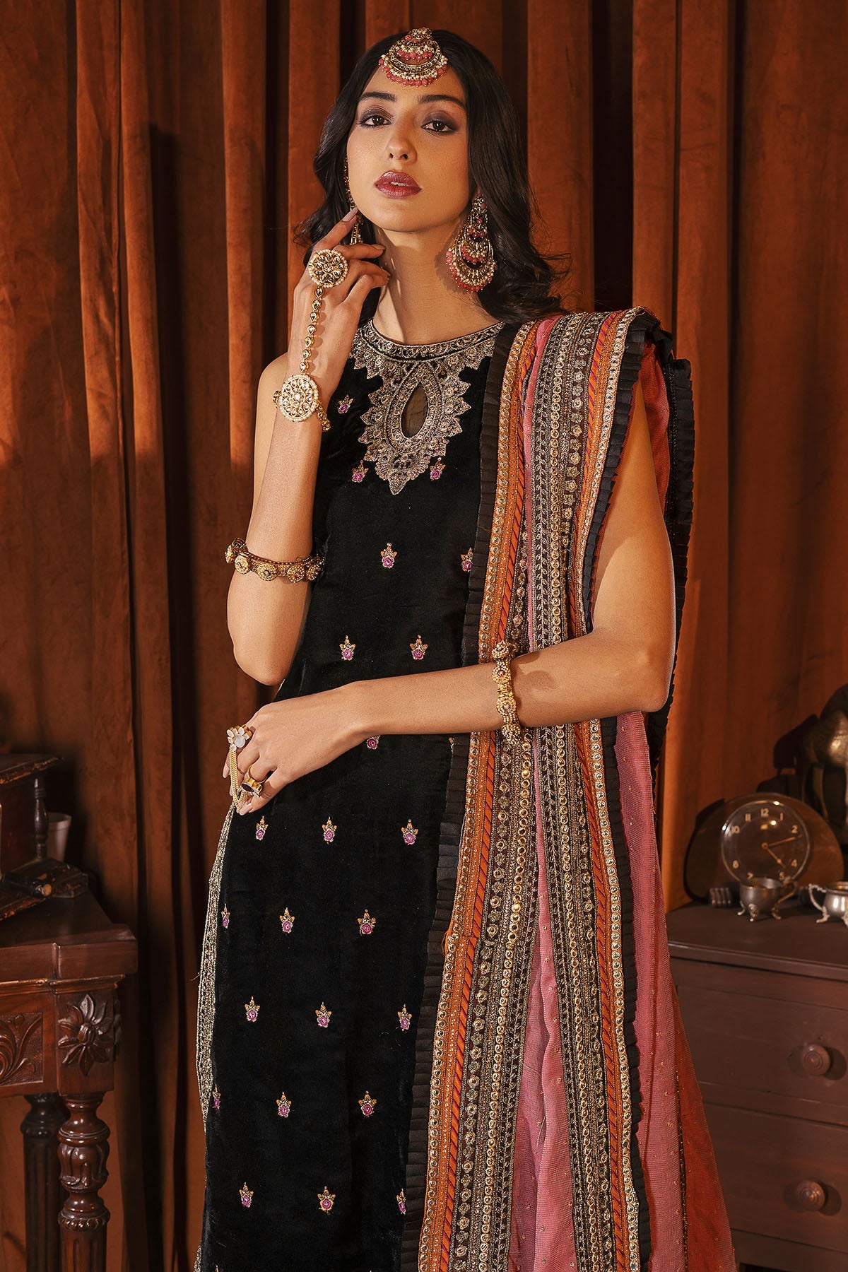 3170-UMME-HAYYAL EMBROIDERED VELVET UNSTITCHED