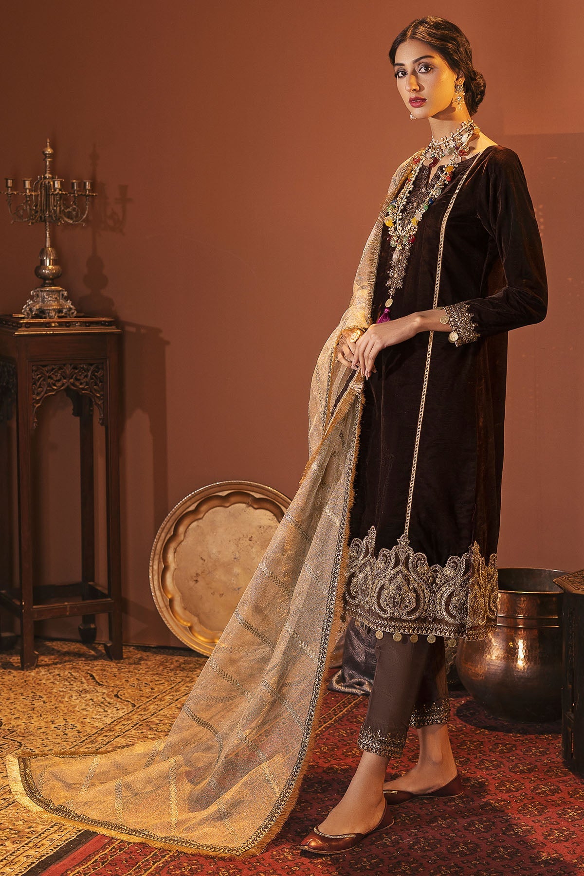 3172-MANHA EMBROIDERED VELVET UNSTITCHED