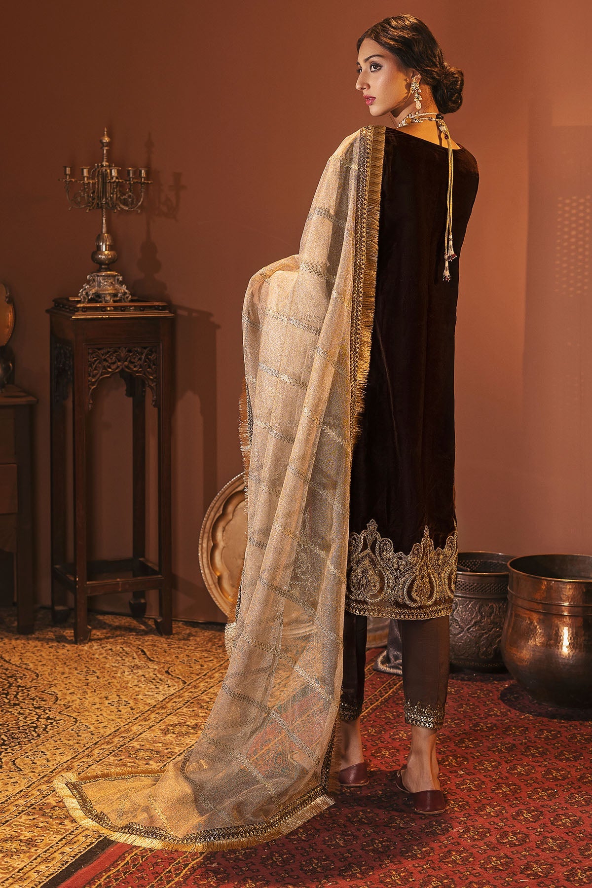 3172-MANHA EMBROIDERED VELVET UNSTITCHED