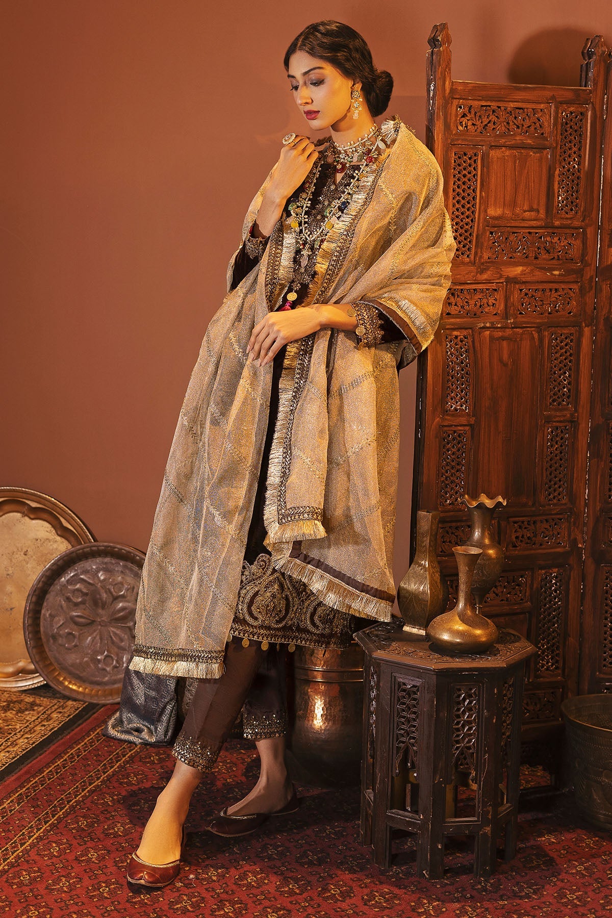 3172-MANHA EMBROIDERED VELVET UNSTITCHED