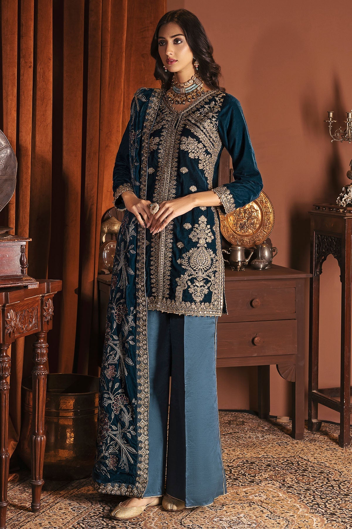 3173-ANARKALI EMBROIDERED VELVET UNSTITCHED