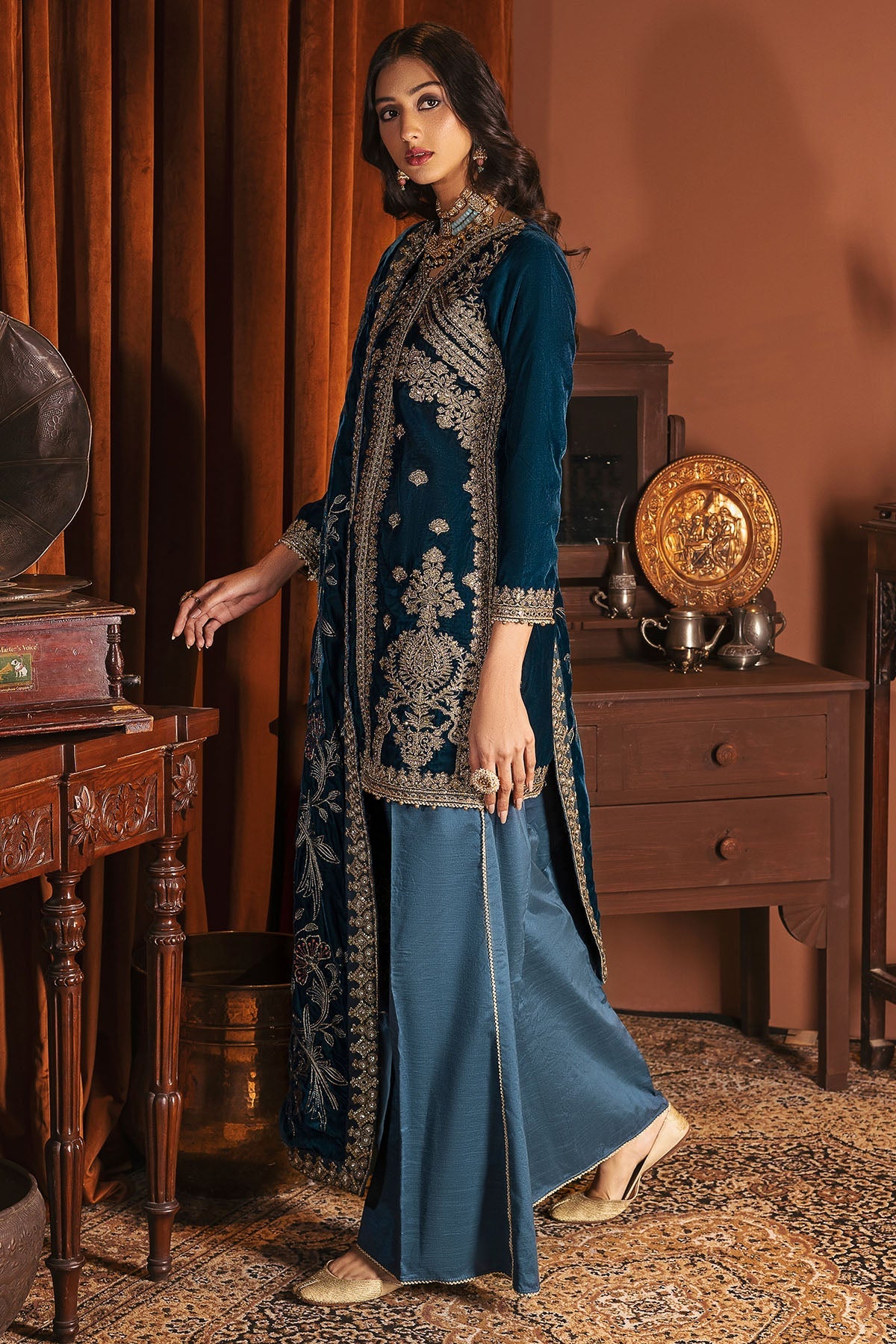 3173-ANARKALI EMBROIDERED VELVET UNSTITCHED