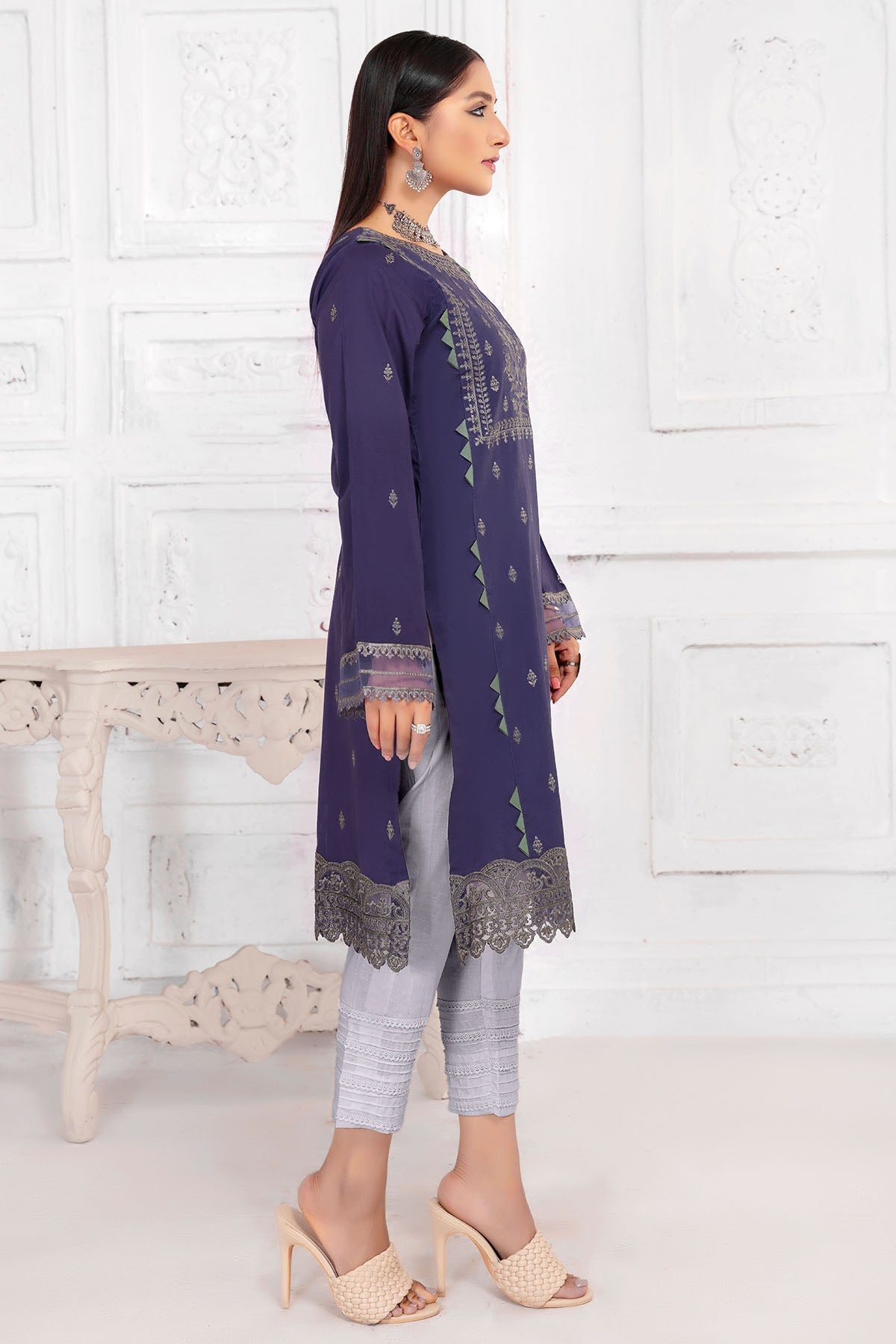 3183-LASOUCI EMBROIDERED LAWN STITCHED