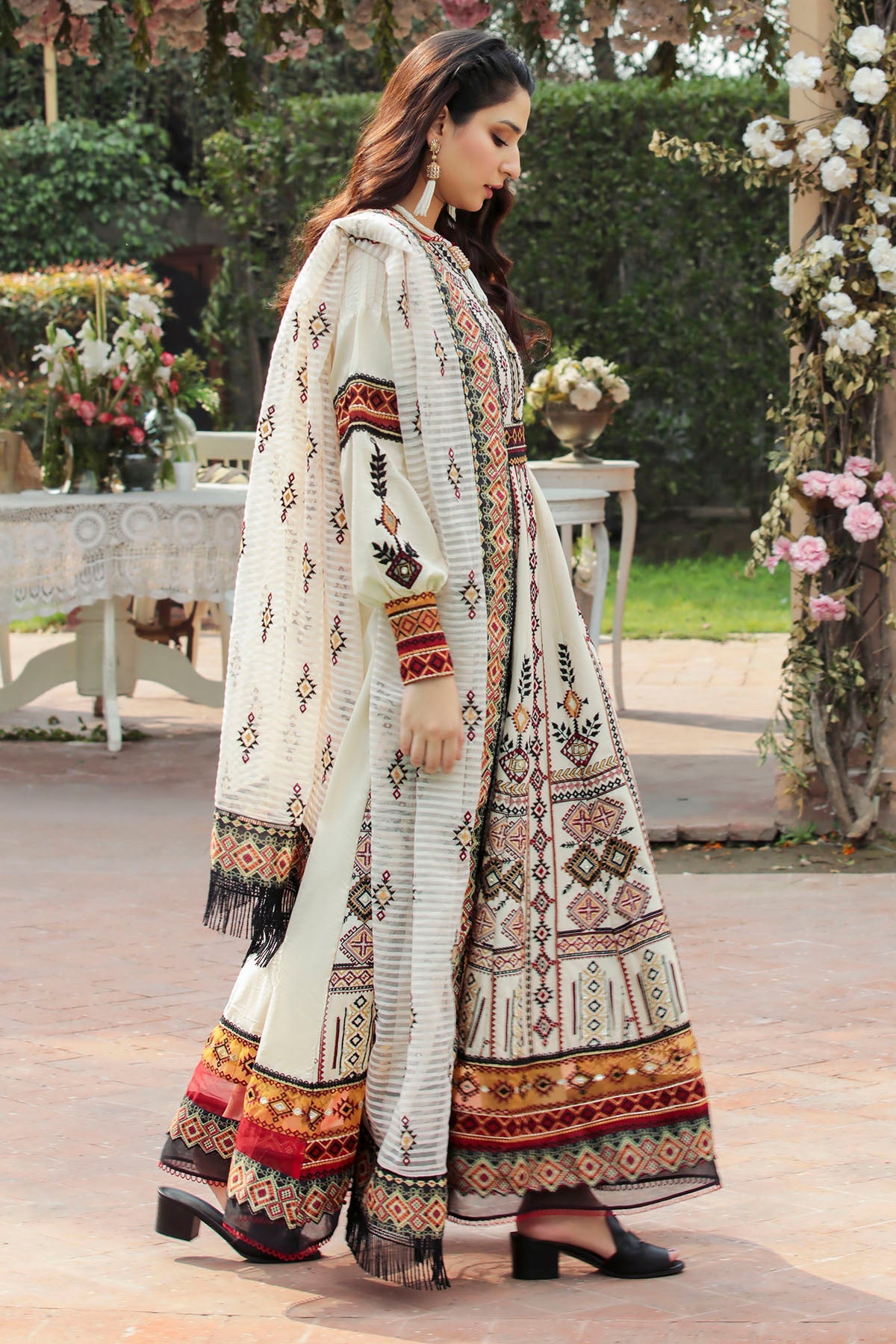 3196-GEOMETRIC-GORDEN EMBROIDERED LAWN UNSTITCHED
