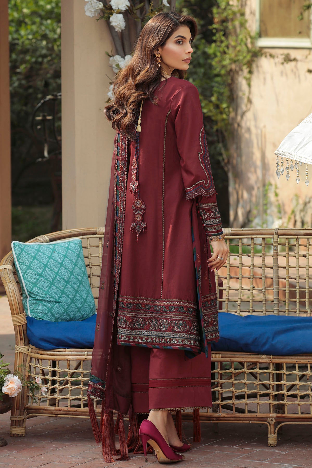 3204-DAHLIA EMBROIDERED LAWN STITCHED