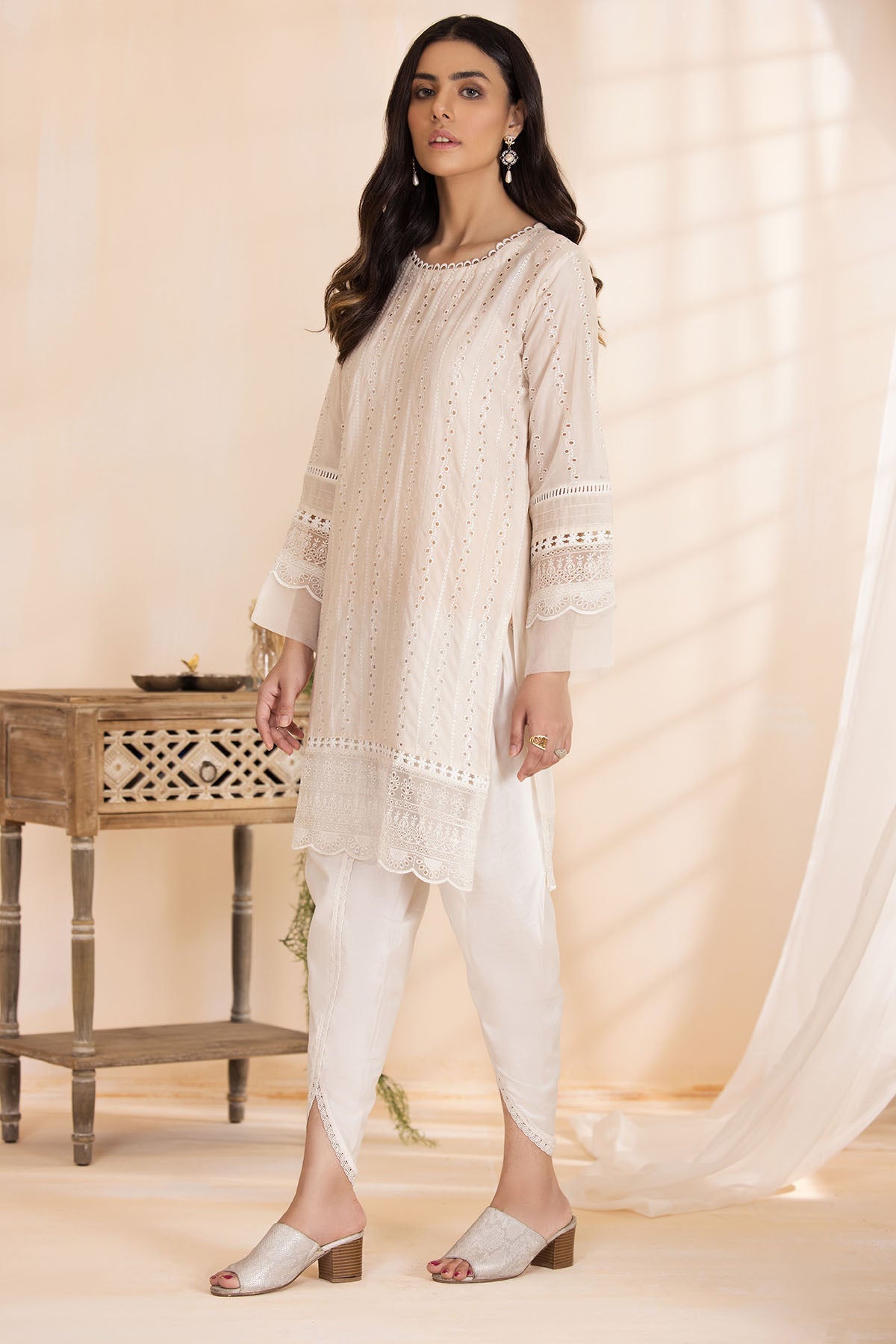 3405-KAGHAN EMBROIDERED SCHIFFLI LAWN STITCHED