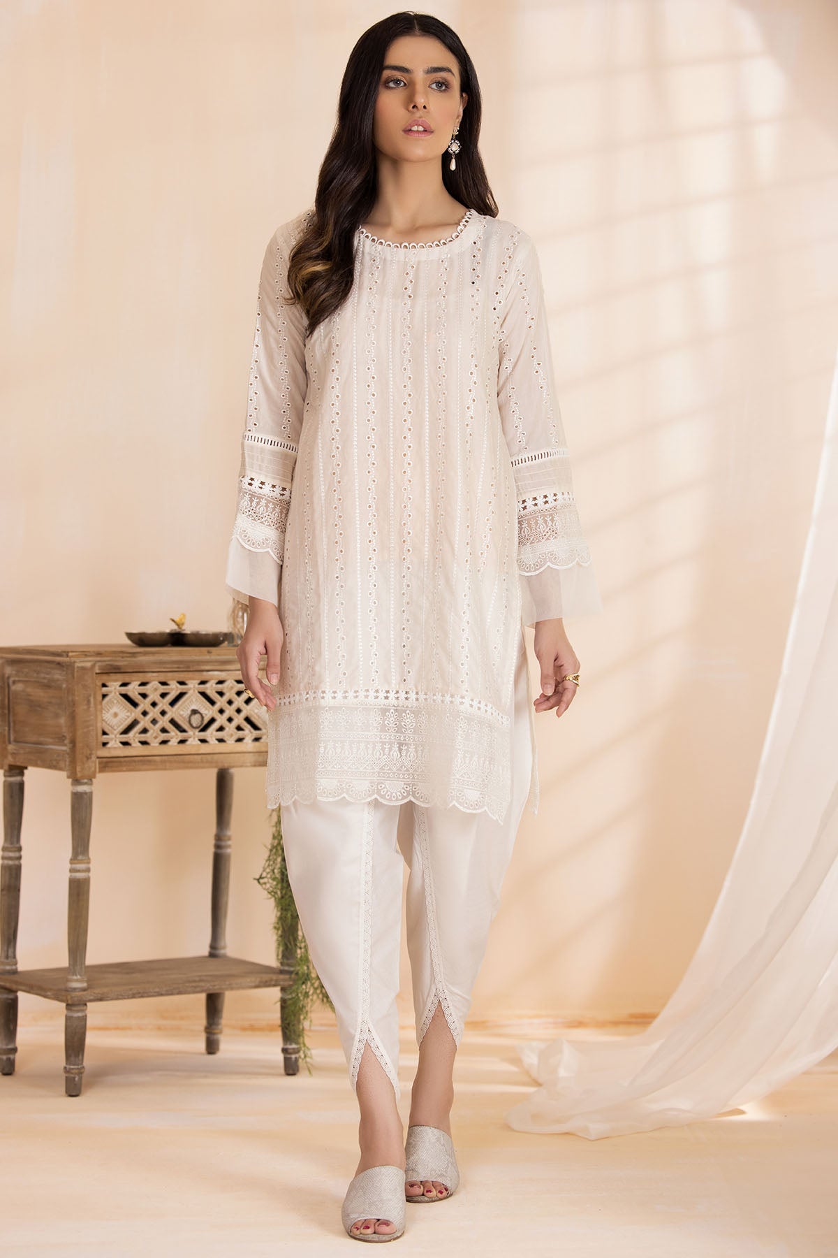 3405-KAGHAN EMBROIDERED SCHIFFLI LAWN STITCHED