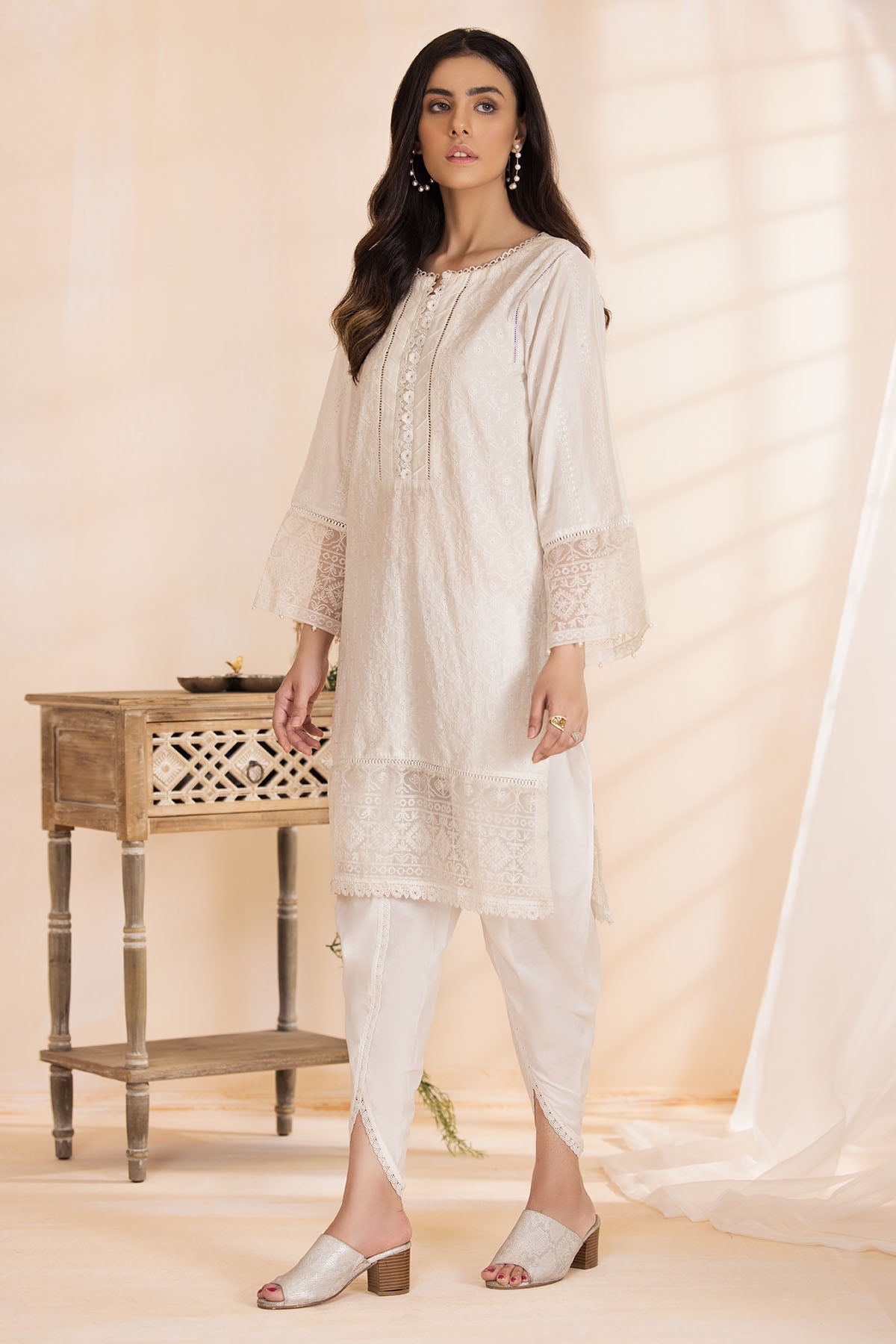 3407-KAVEH EMBROIDERED SCHIFFLI LAWN STITCHED