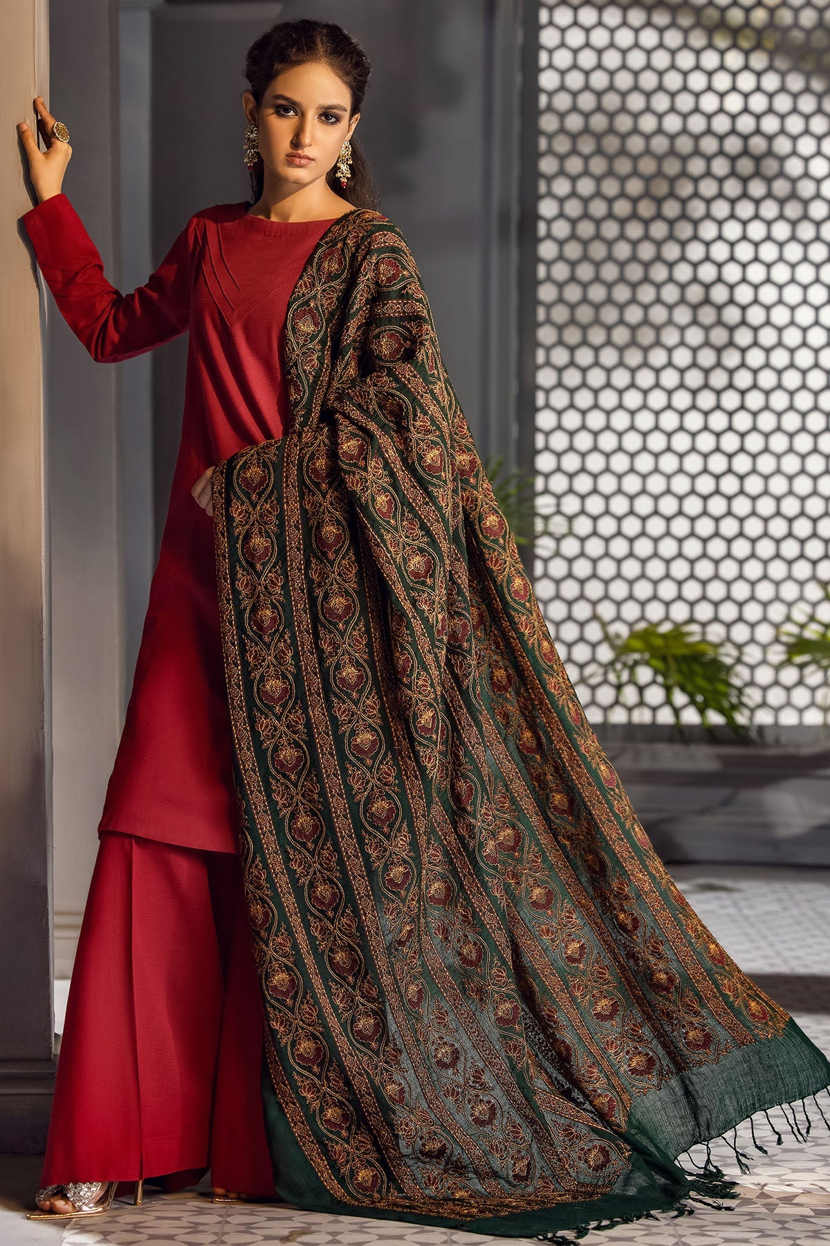 3417-FLORAL-BOUQUET EMBROIDERED PASHMINA BLEND SHAWL
