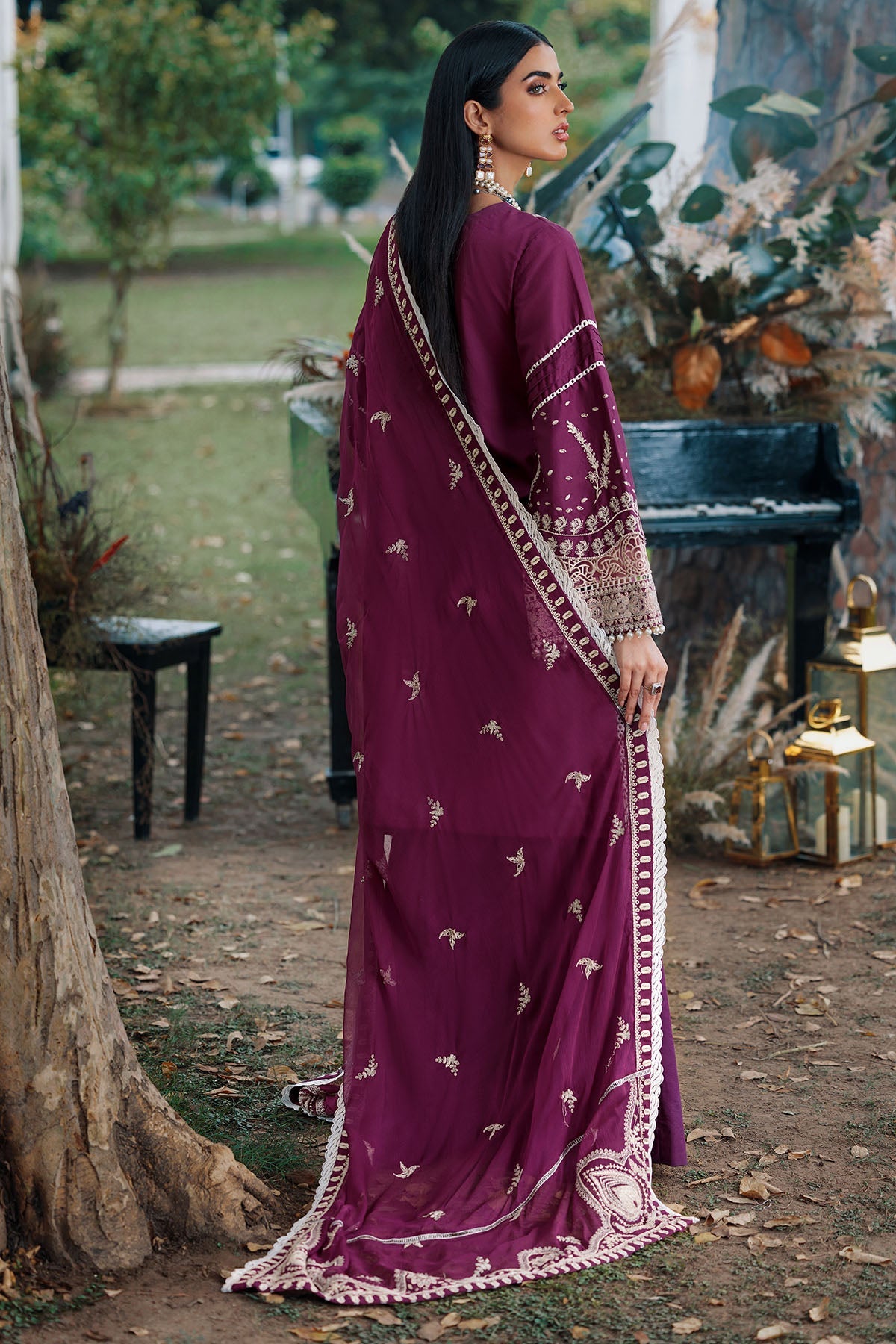 3488-CALDER EMBROIDERED COTTON SATIN STITCHED