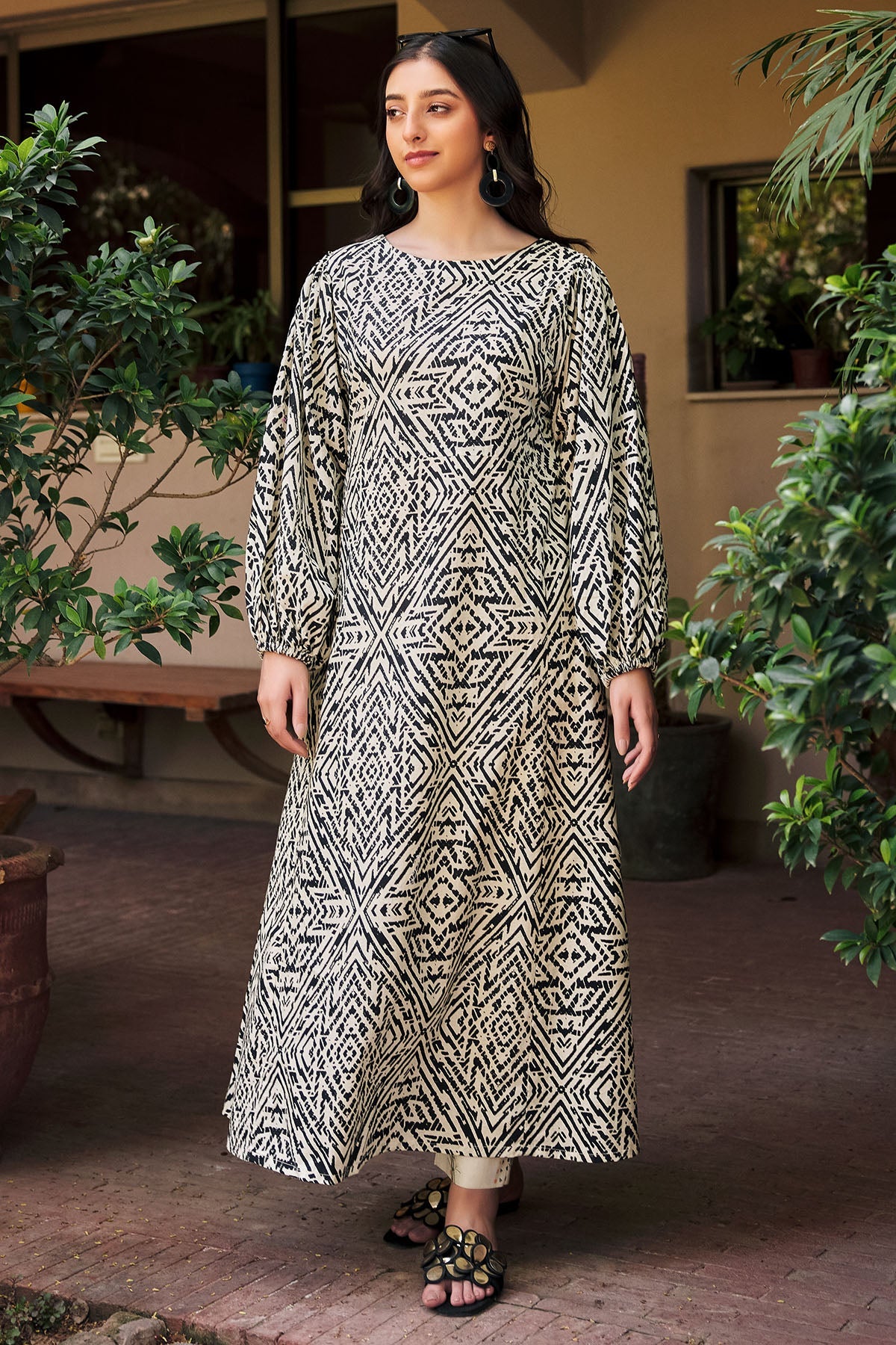3565-PRINT-A DIGITAL PRINTED LAWN STITCHED