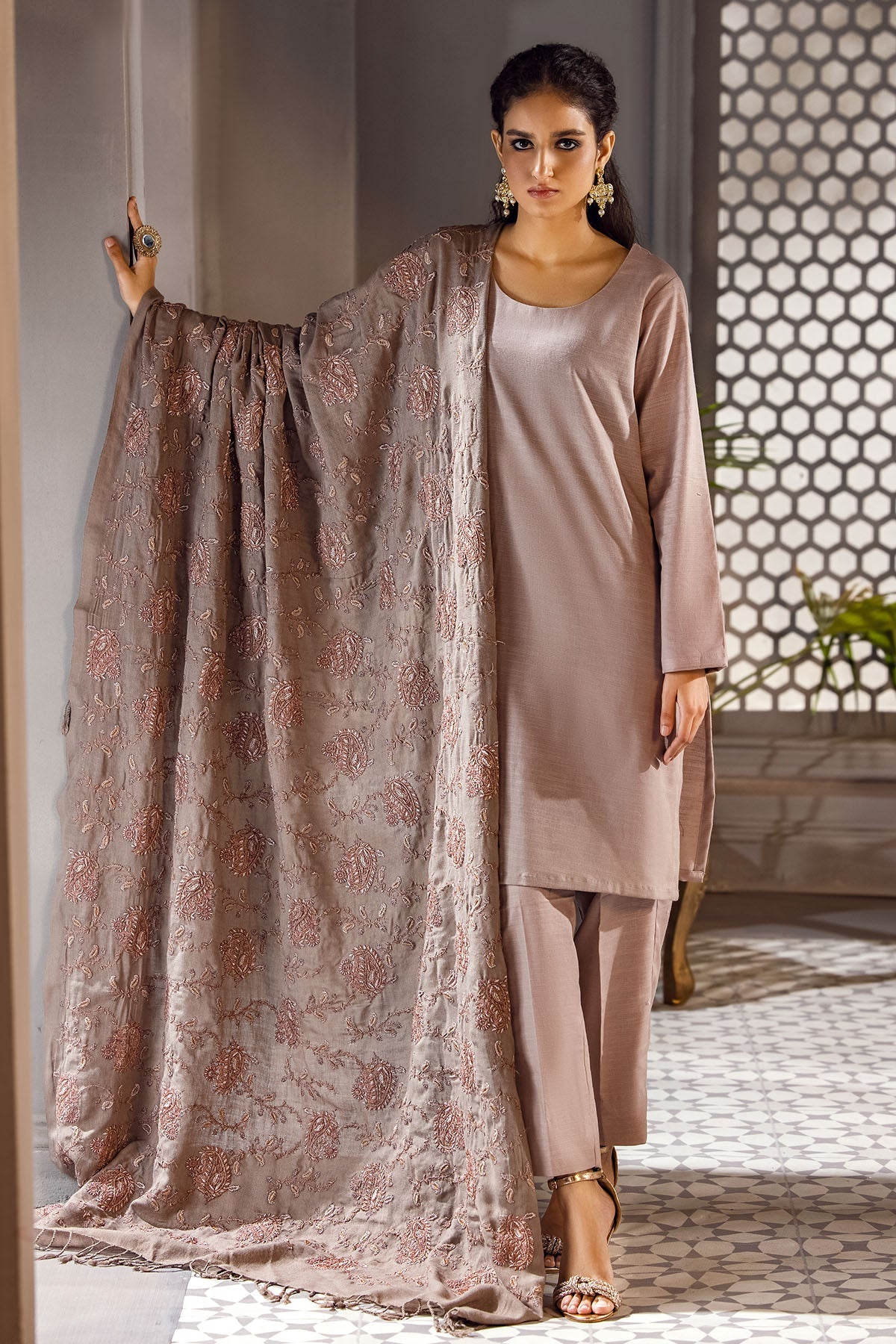 3649-TRIBAL-CHIC EMBROIDERED PASHMINA BLEND SHAWL
