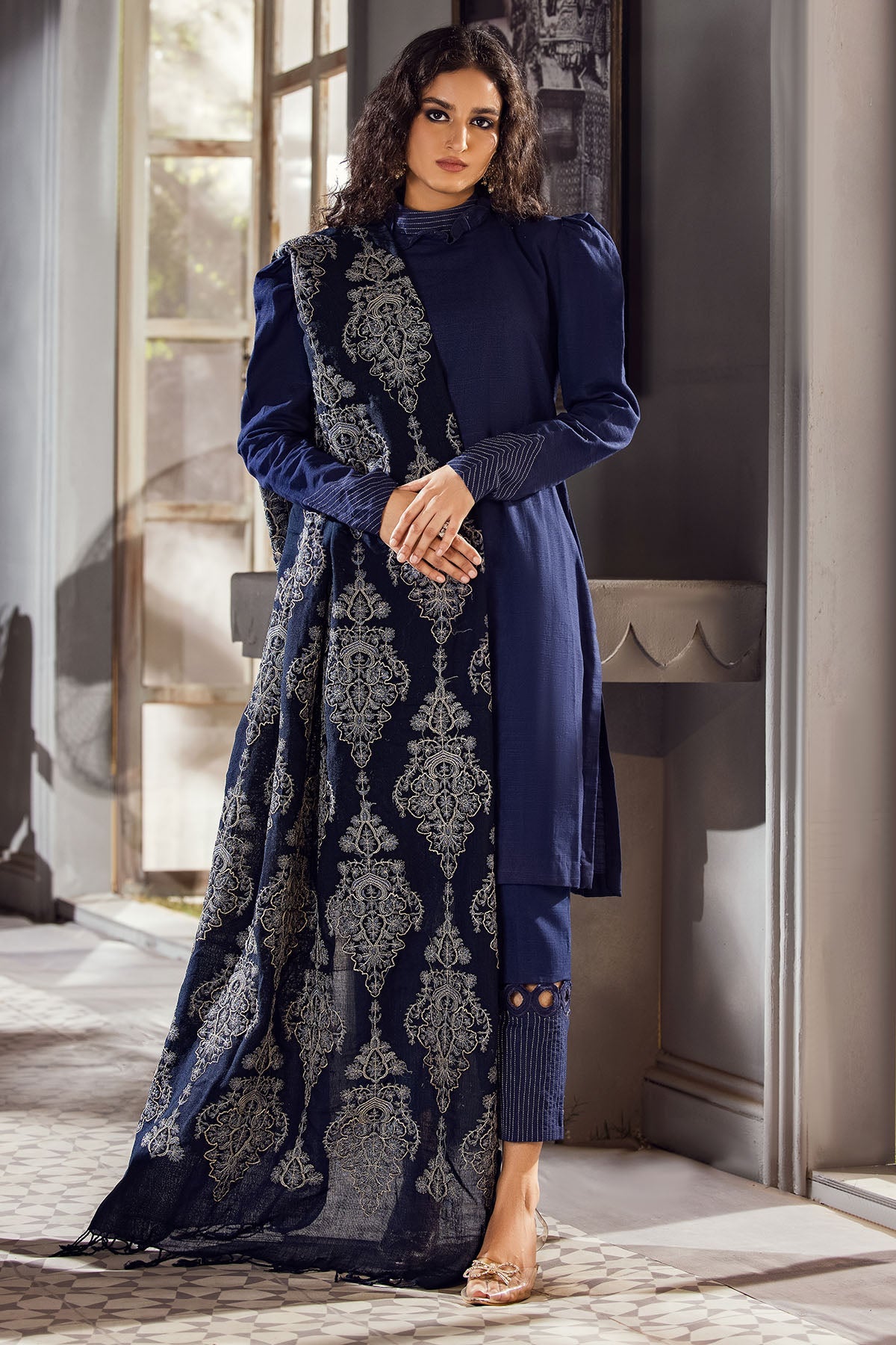 3652-ROYAL-GRACE EMBROIDERED PASHMINA BLEND SHAWL