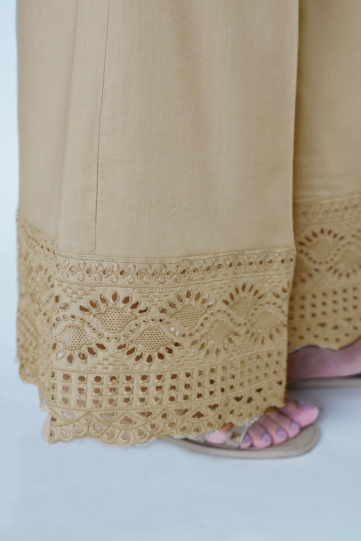 3675-SKIN EMBROIDERED COTTON TROUSER STITCHED