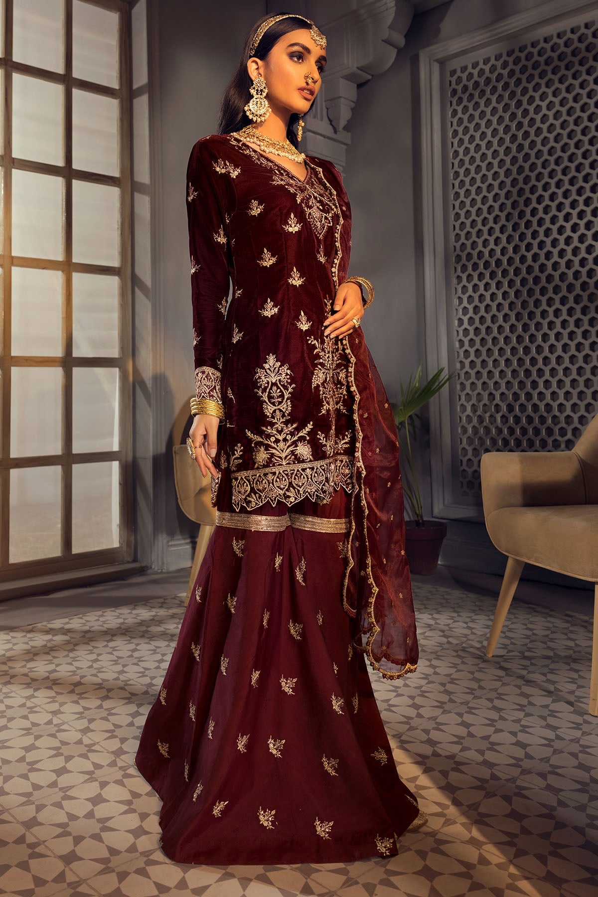 3773-TERN EMBROIDERED VELVET UNSTITCHED