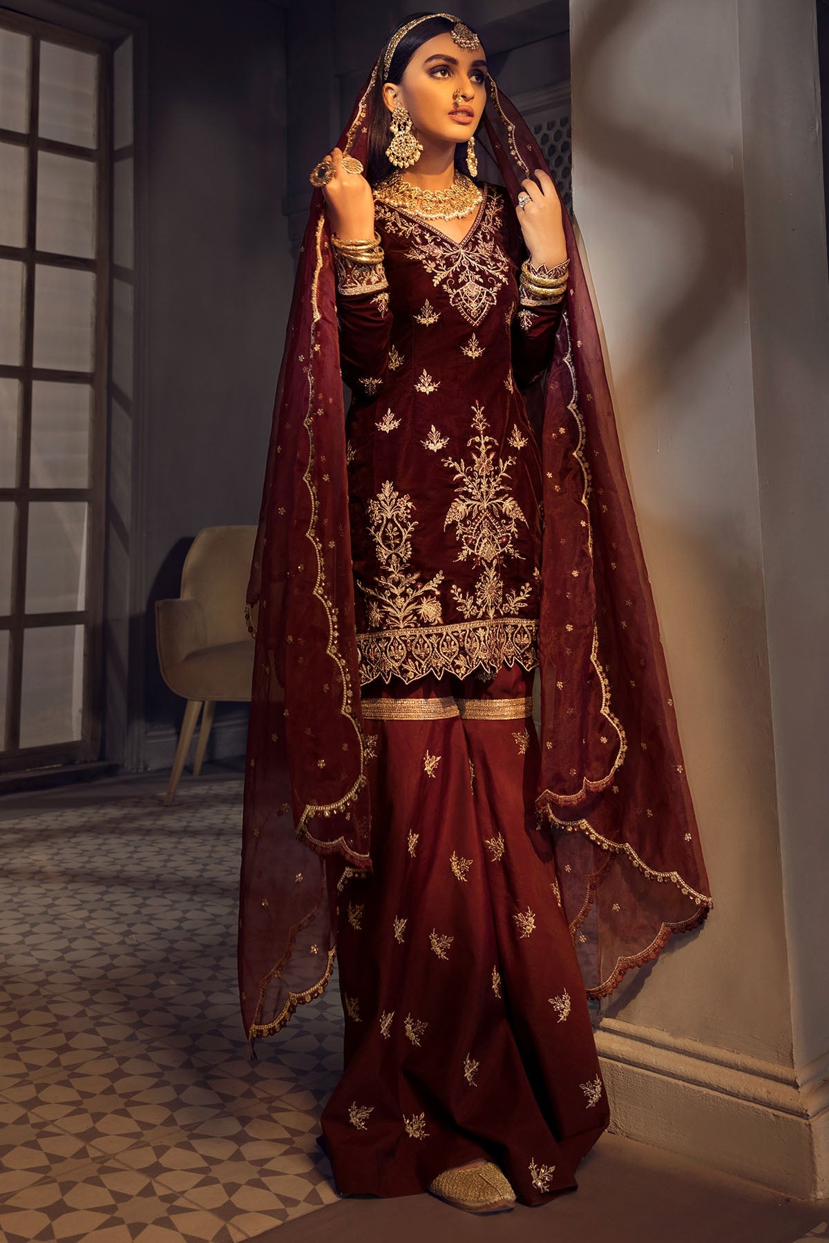 3773-TERN EMBROIDERED VELVET UNSTITCHED