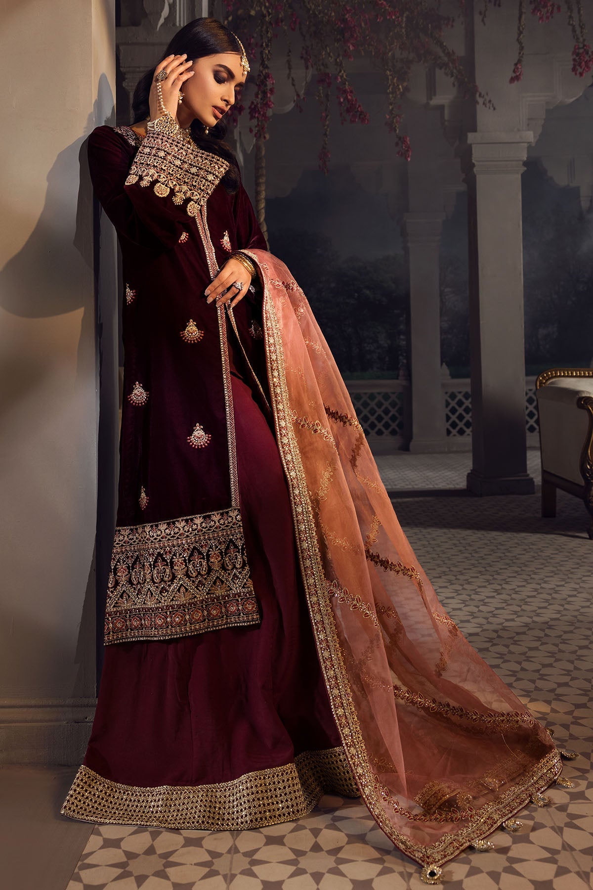 3774-SWAN EMBROIDERED VELVET UNSTITCHED