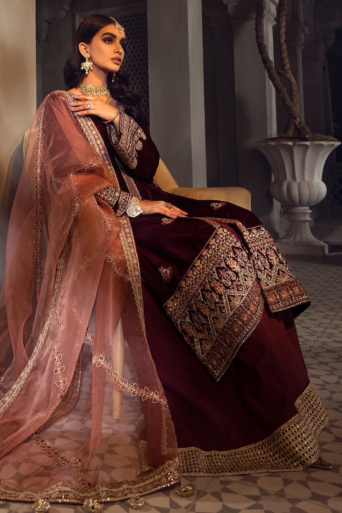 3774-SWAN EMBROIDERED VELVET UNSTITCHED