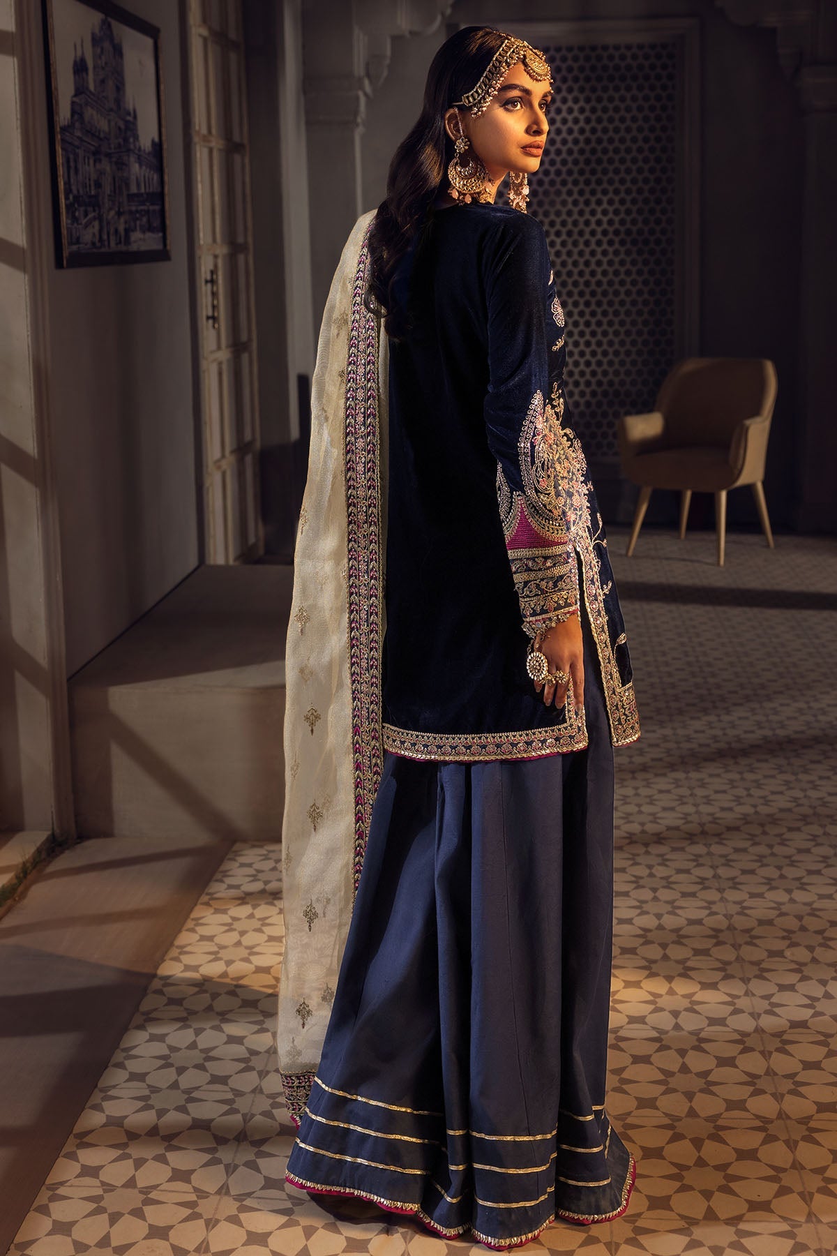 3776-DOVE EMBROIDERED VELVET UNSTITCHED